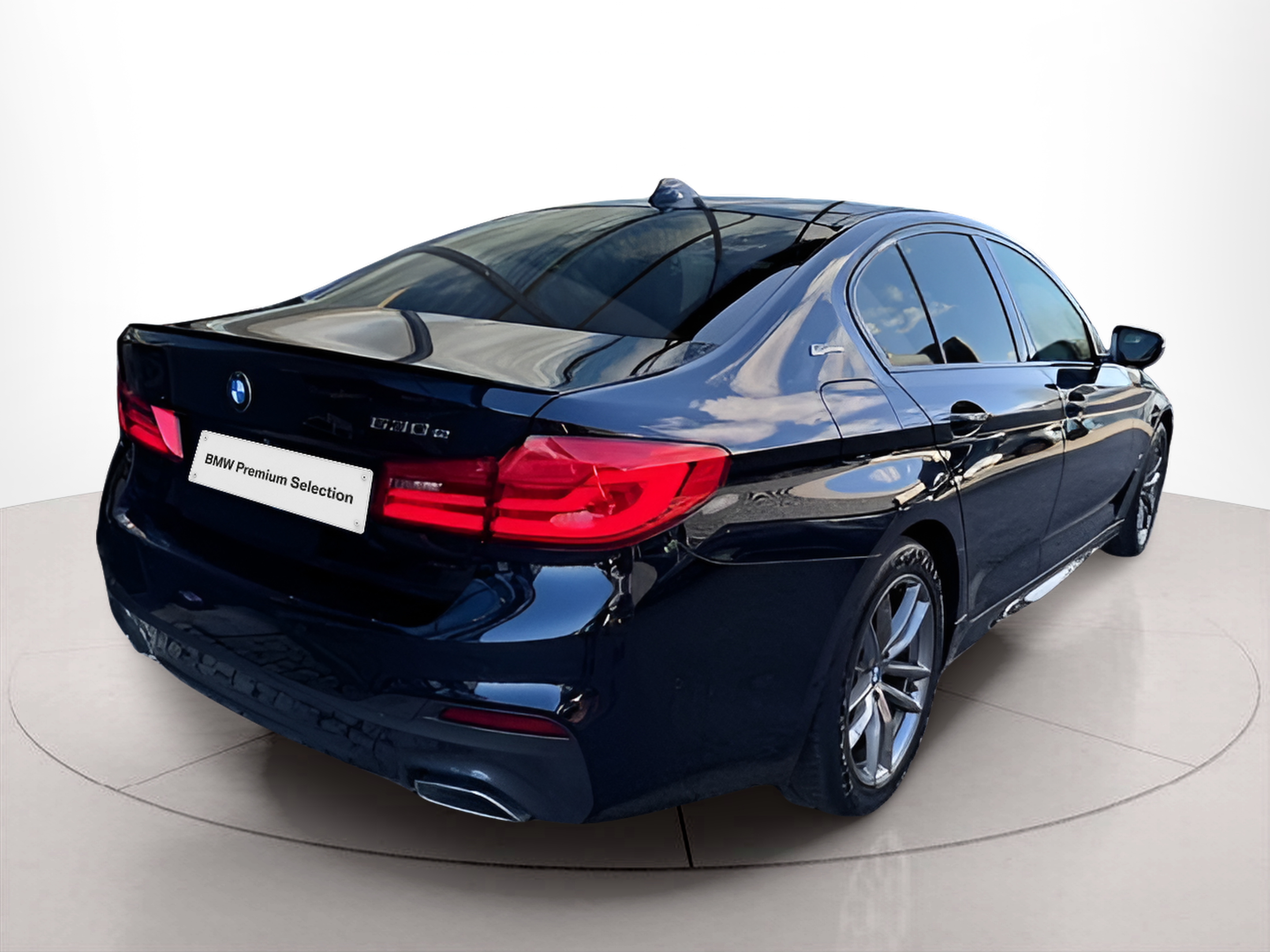 BMW Série 5 530e Berlina color Negro. Año 2019. 185KW(252CV). Elétrico / Gasolina Híbrido. En concesionario Santogal Oeiras de Oeiras