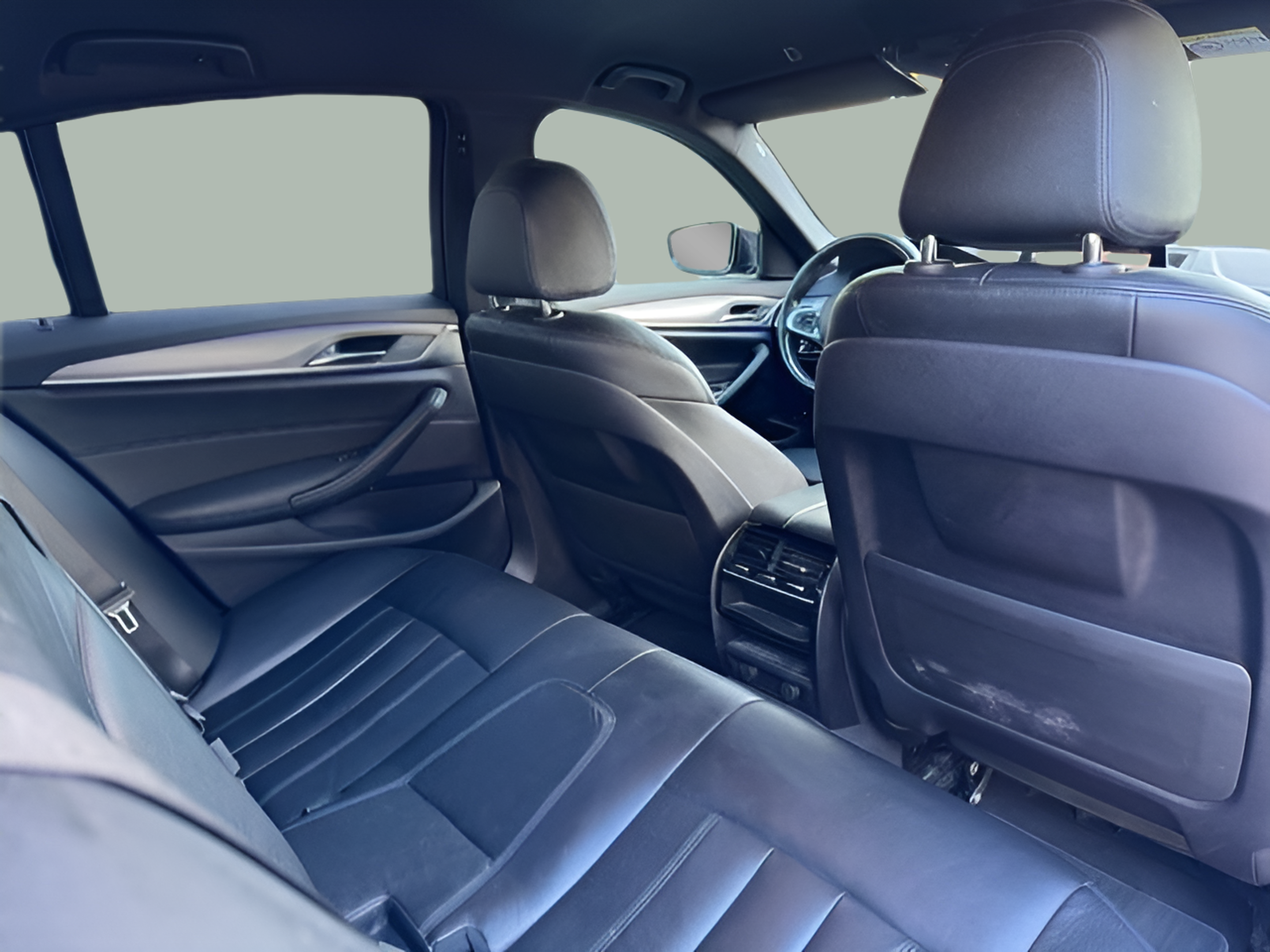 BMW Série 5 530e Berlina color Negro. Año 2019. 185KW(252CV). Elétrico / Gasolina Híbrido. En concesionario Santogal Oeiras de Oeiras