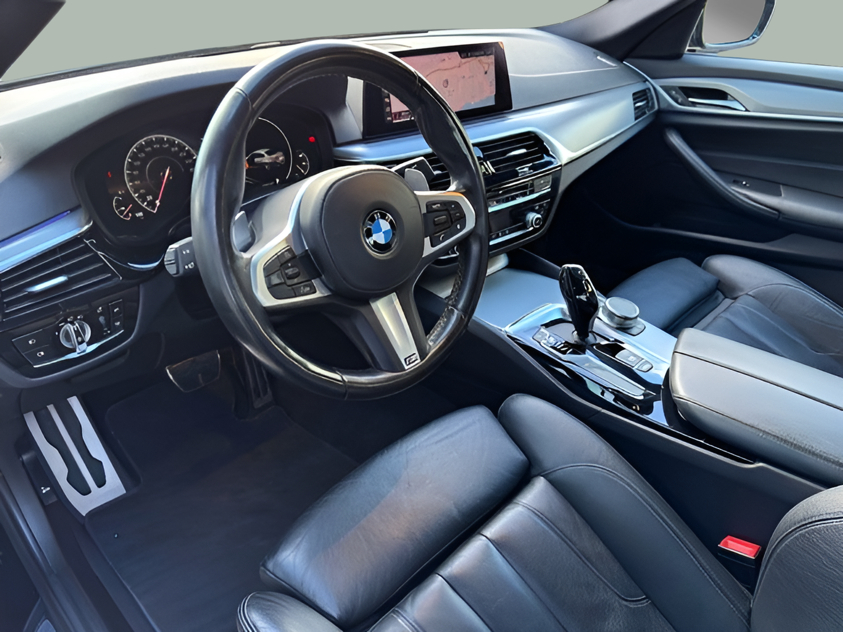 BMW Série 5 530e Berlina color Negro. Año 2019. 185KW(252CV). Elétrico / Gasolina Híbrido. En concesionario Santogal Oeiras de Oeiras