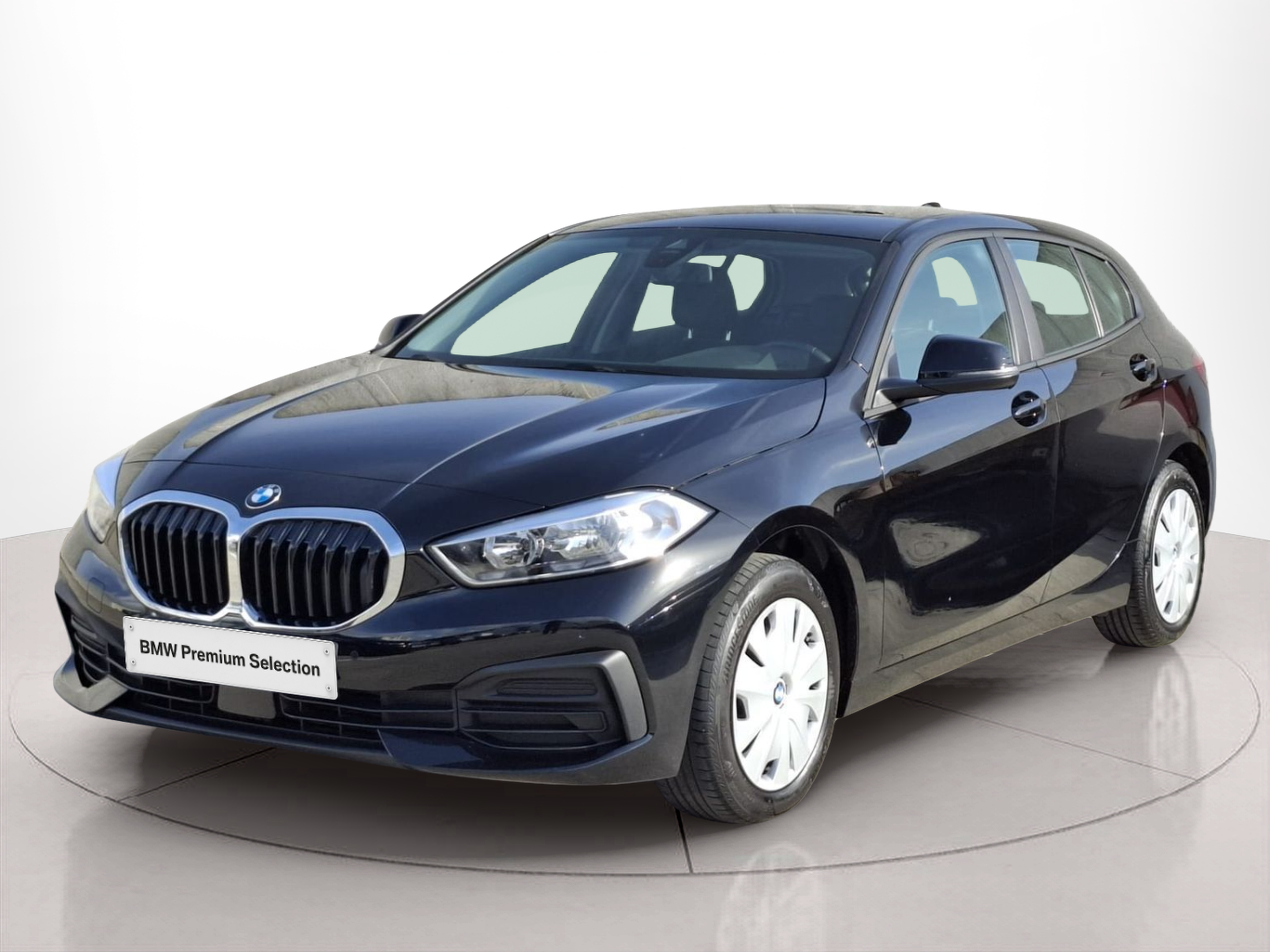 Fotos de BMW Série 1 116d color Negro. Año 2024. 85KW(116CV). Diesel. En concesionario Santogal Carnaxide de Oeiras