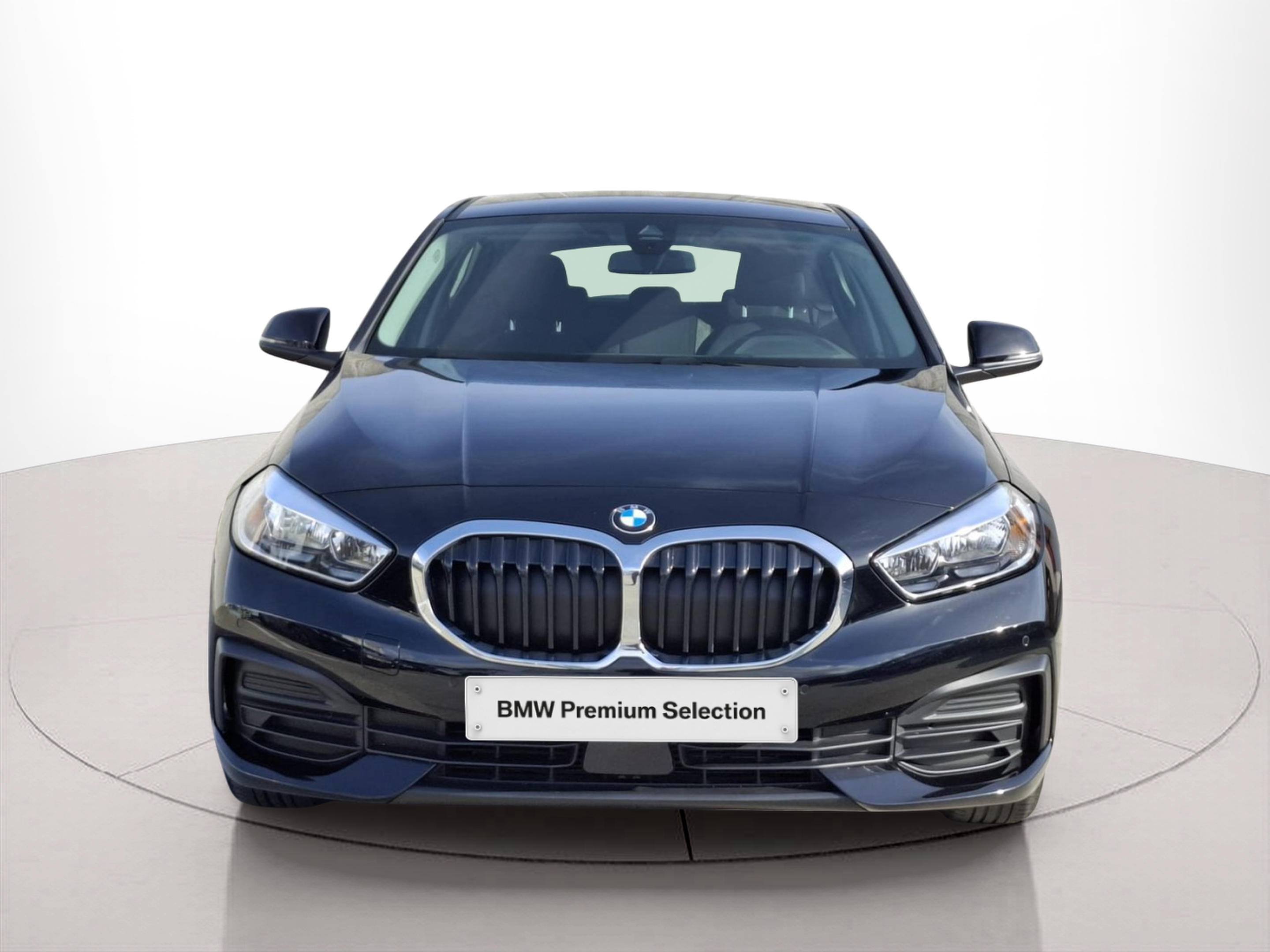 Fotos de BMW Série 1 116d color Negro. Año 2024. 85KW(116CV). Diesel. En concesionario Santogal Carnaxide de Oeiras