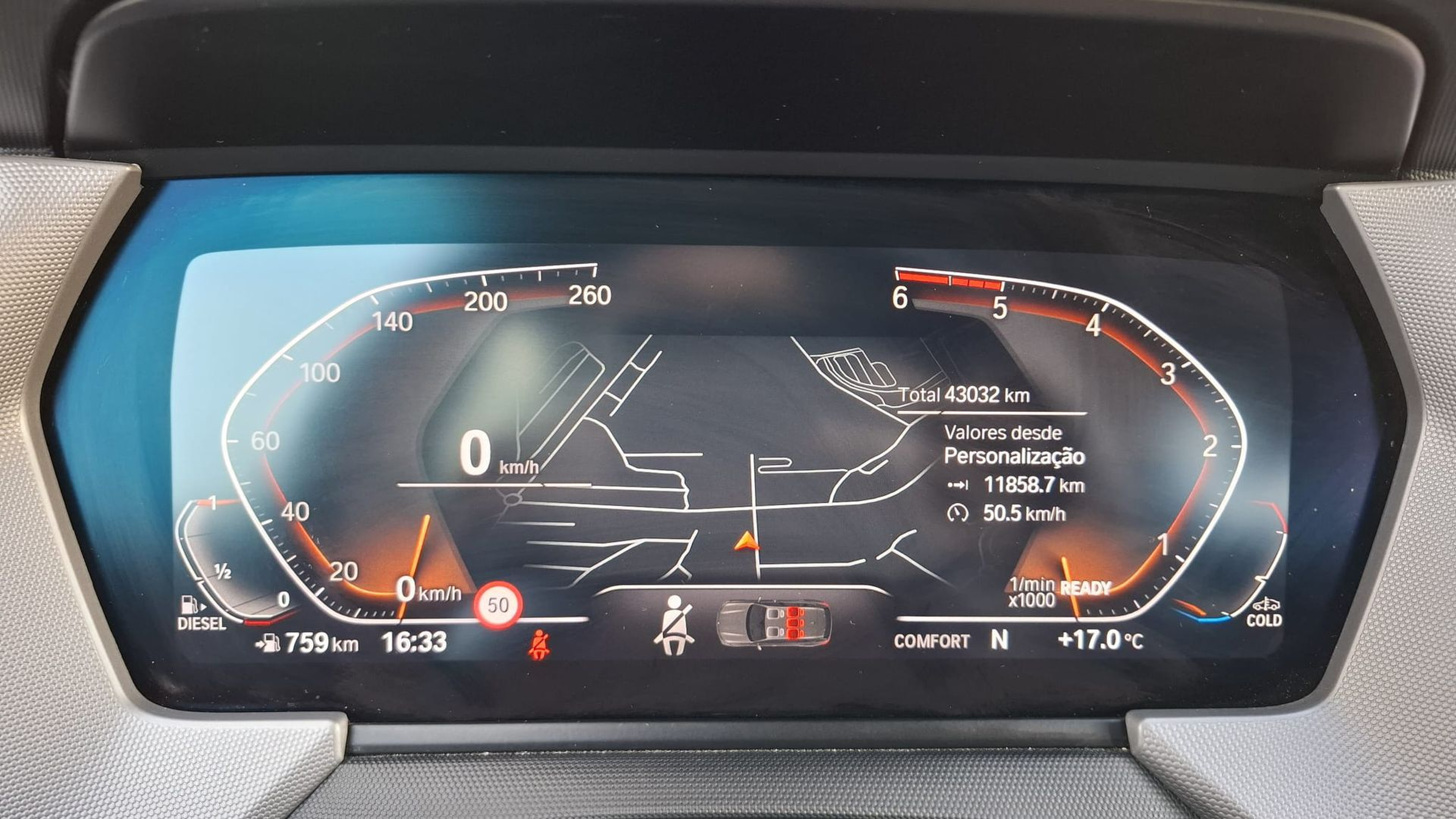 BMW Série 1 116d color Negro. Año 2024. 85KW(116CV). Diesel. En concesionario Santogal Carnaxide de Oeiras