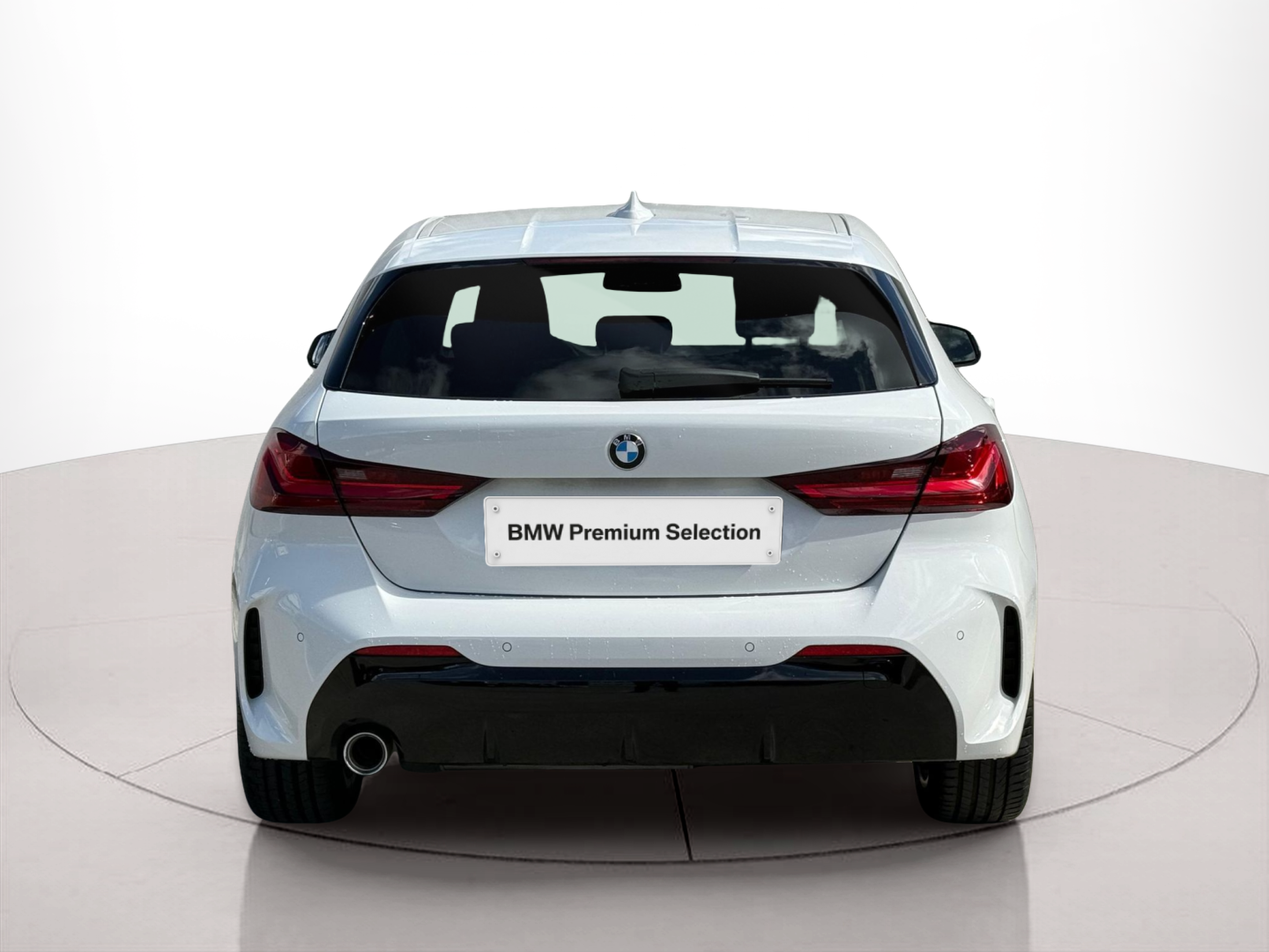 BMW Série 1 116d color Blanco. Año 2024. 85KW(116CV). Diesel. En concesionario Santogal Carnaxide de Oeiras