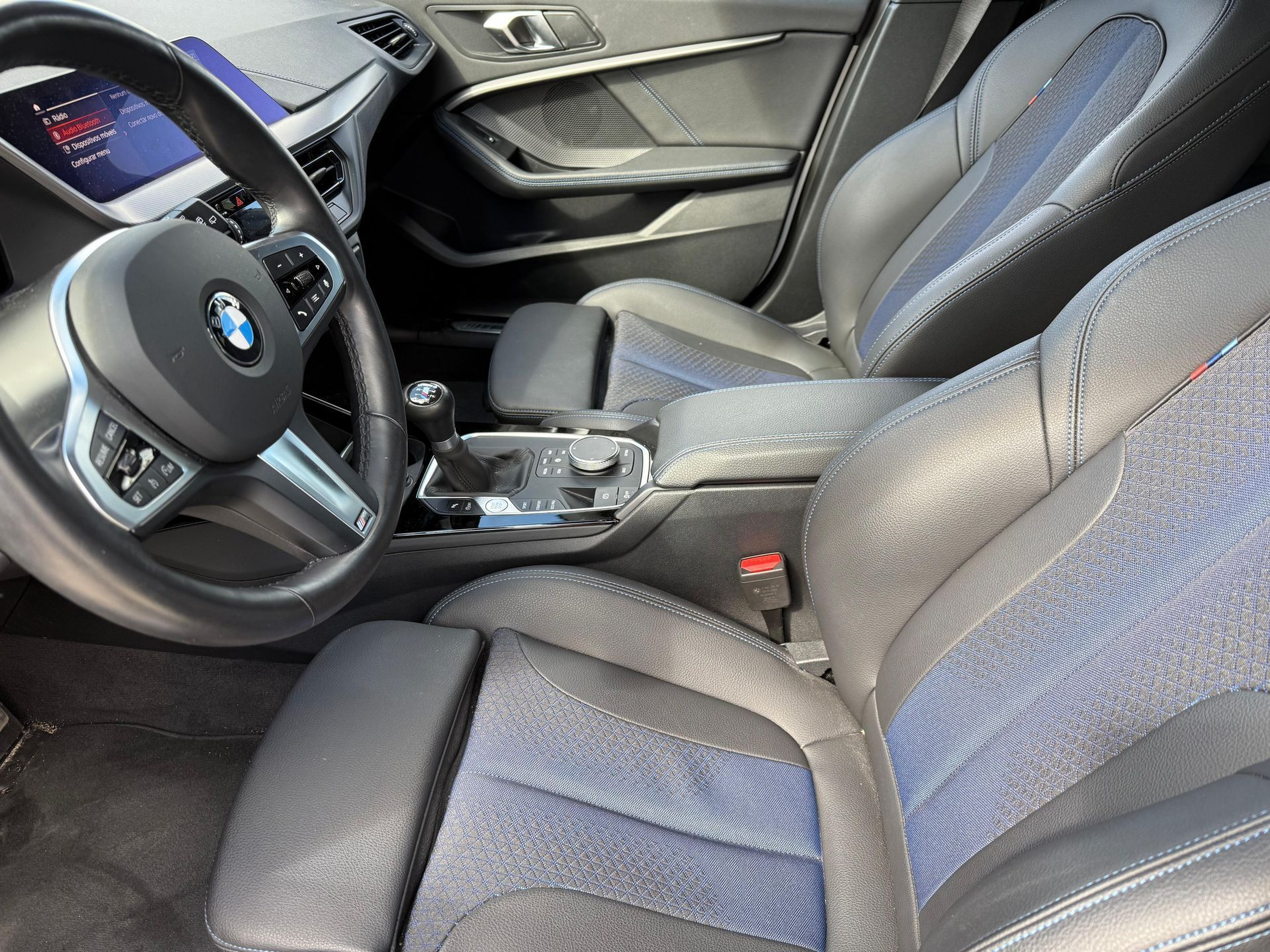 BMW Série 1 116d color Blanco. Año 2024. 85KW(116CV). Diesel. En concesionario Santogal Carnaxide de Oeiras