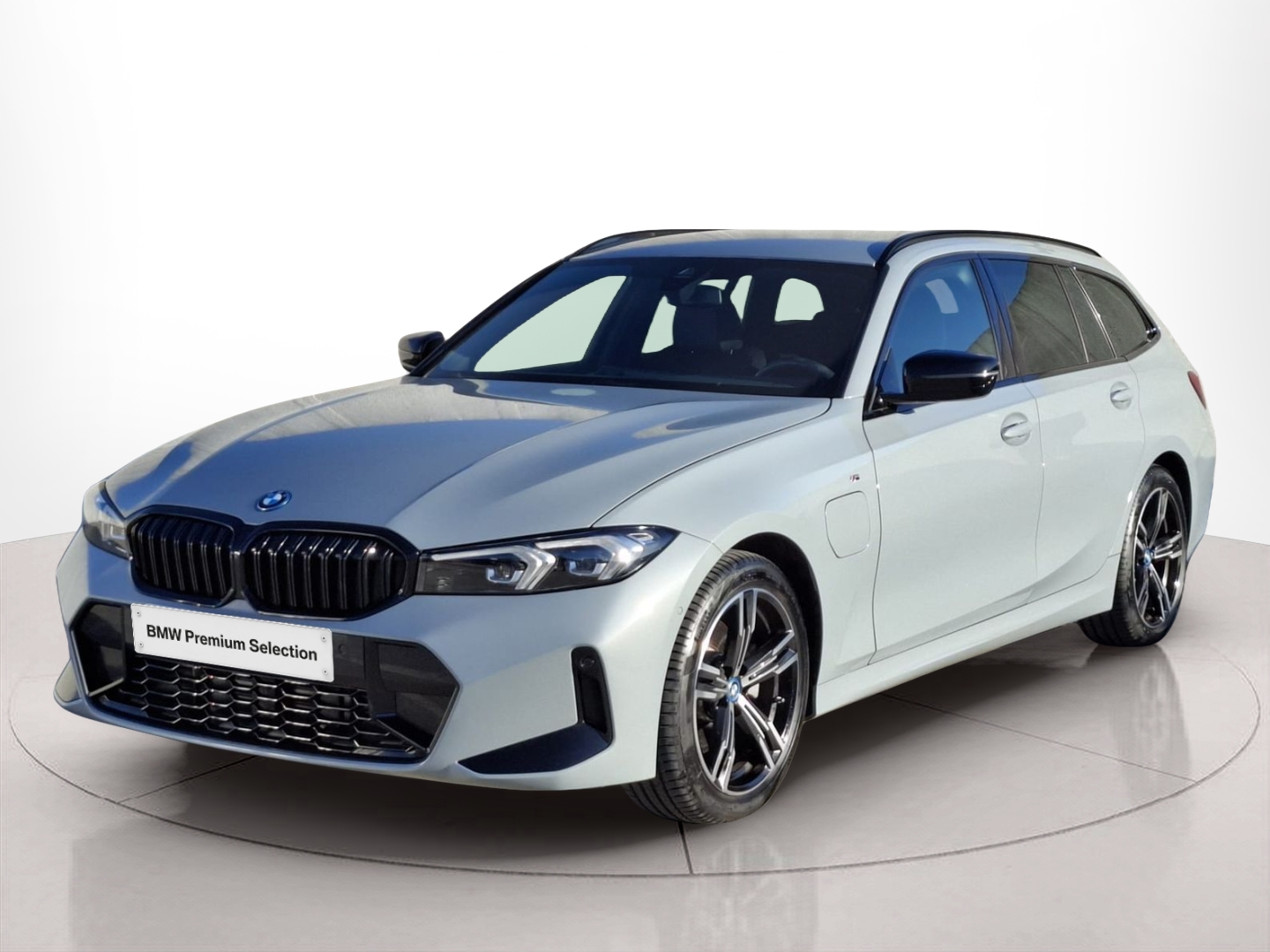BMW Série 3 320e Touring color Gris. Año 2024. 150KW(204CV). Elétrico / Gasolina Híbrido. En concesionario Santogal Carnaxide de Oeiras