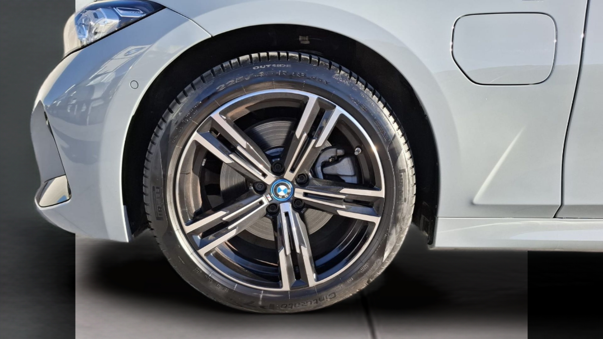 BMW Série 3 320e Touring color Gris. Año 2024. 150KW(204CV). Elétrico / Gasolina Híbrido. En concesionario Santogal Carnaxide de Oeiras