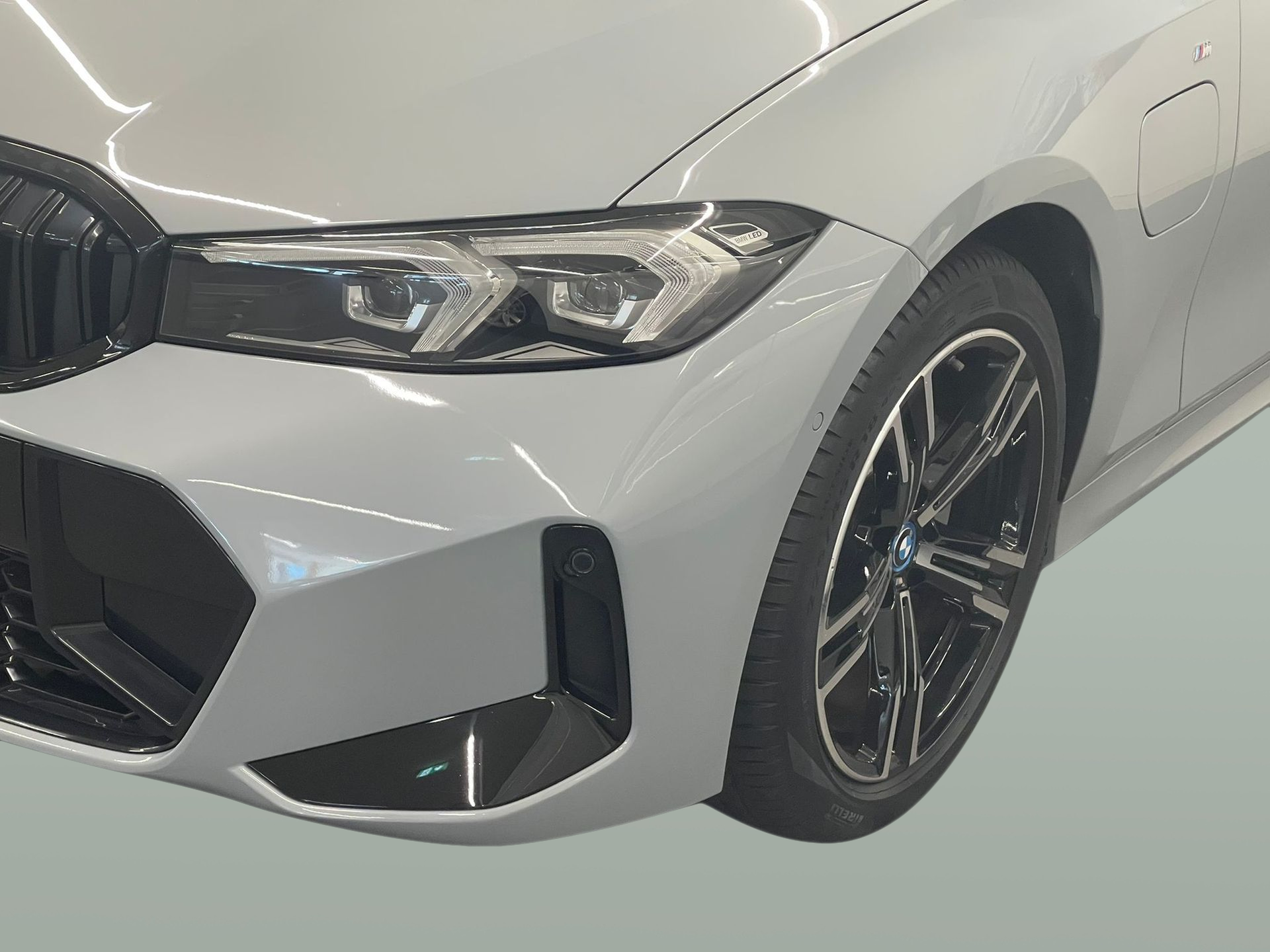 BMW Série 3 320e Touring color Gris. Año 2024. 150KW(204CV). Elétrico / Gasolina Híbrido. En concesionario Santogal Carnaxide de Oeiras