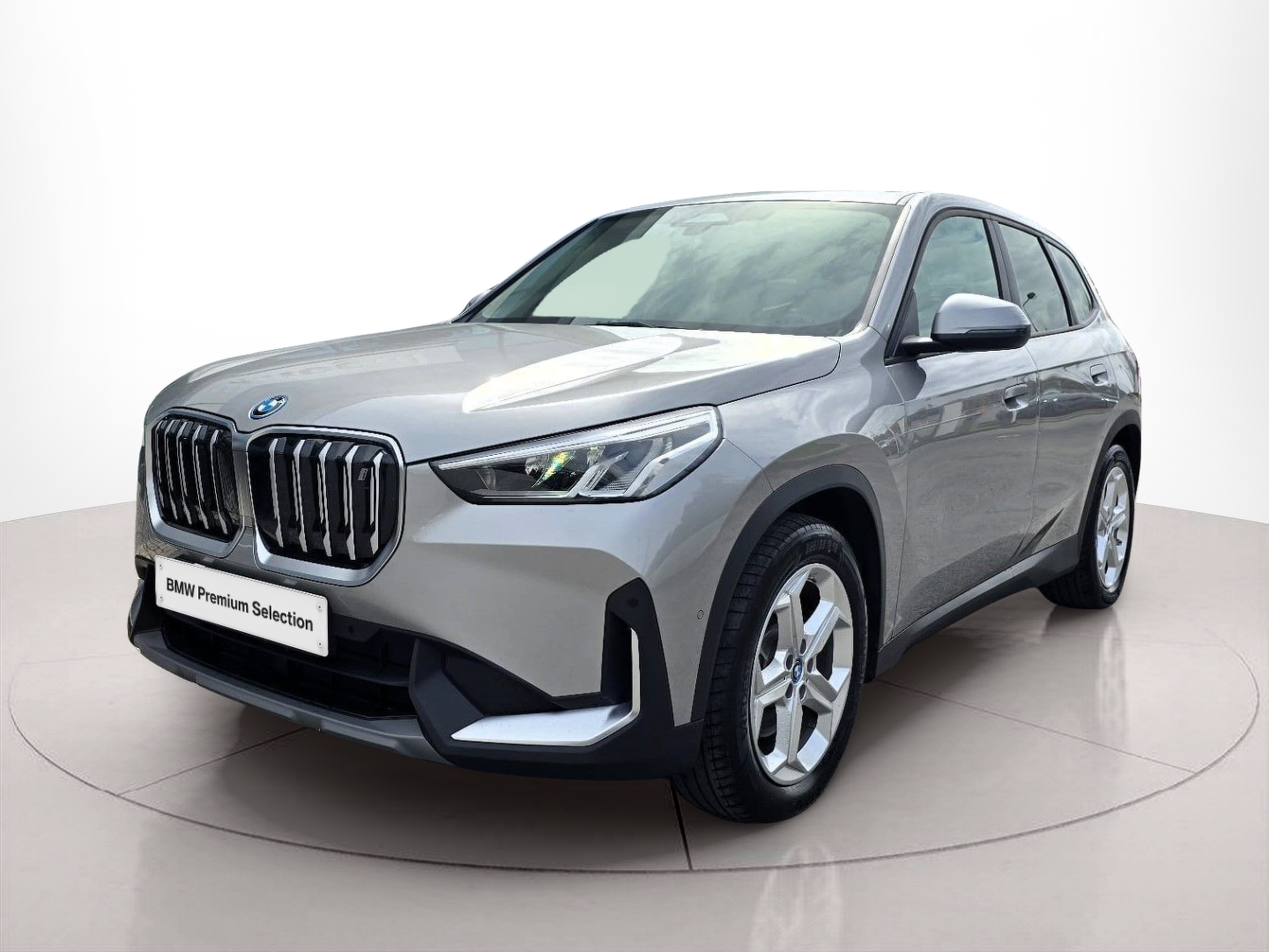 Fotos de BMW iX1 xDrive30 color Gris Plata. Año 2023. 230KW(313CV). Elétrico. En concesionario Santogal Oeiras de Oeiras