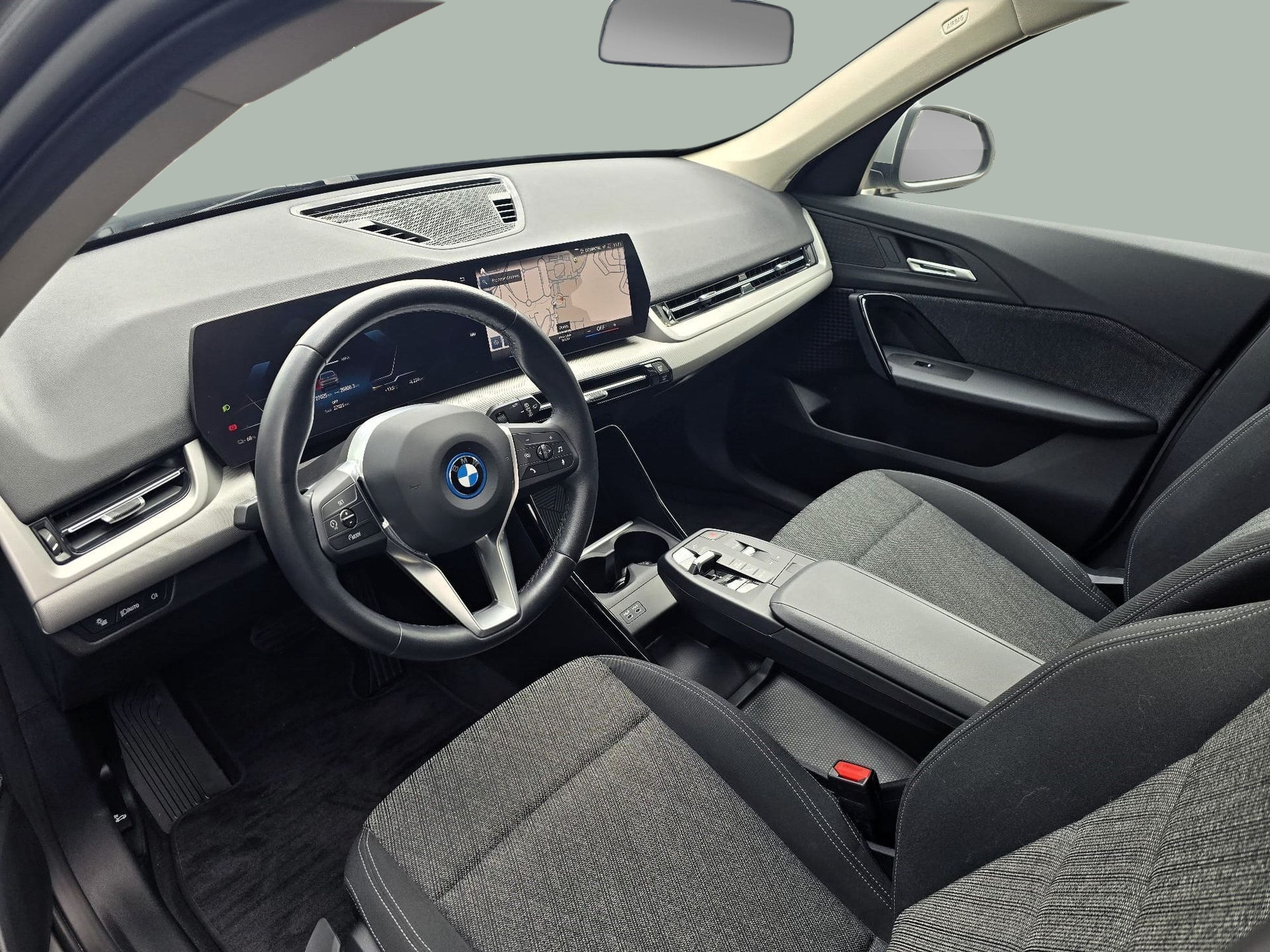 BMW iX1 xDrive30 color Gris Plata. Año 2023. 230KW(313CV). Elétrico. En concesionario Santogal Oeiras de Oeiras