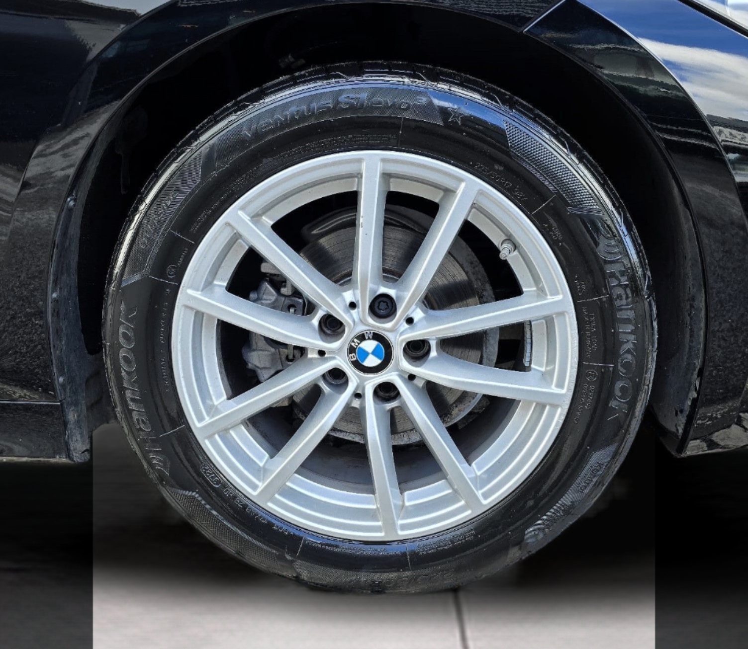 BMW Série 3 318d Touring color Negro. Año 2023. 110KW(150CV). Diesel. En concesionario Santogal Oeiras de Oeiras