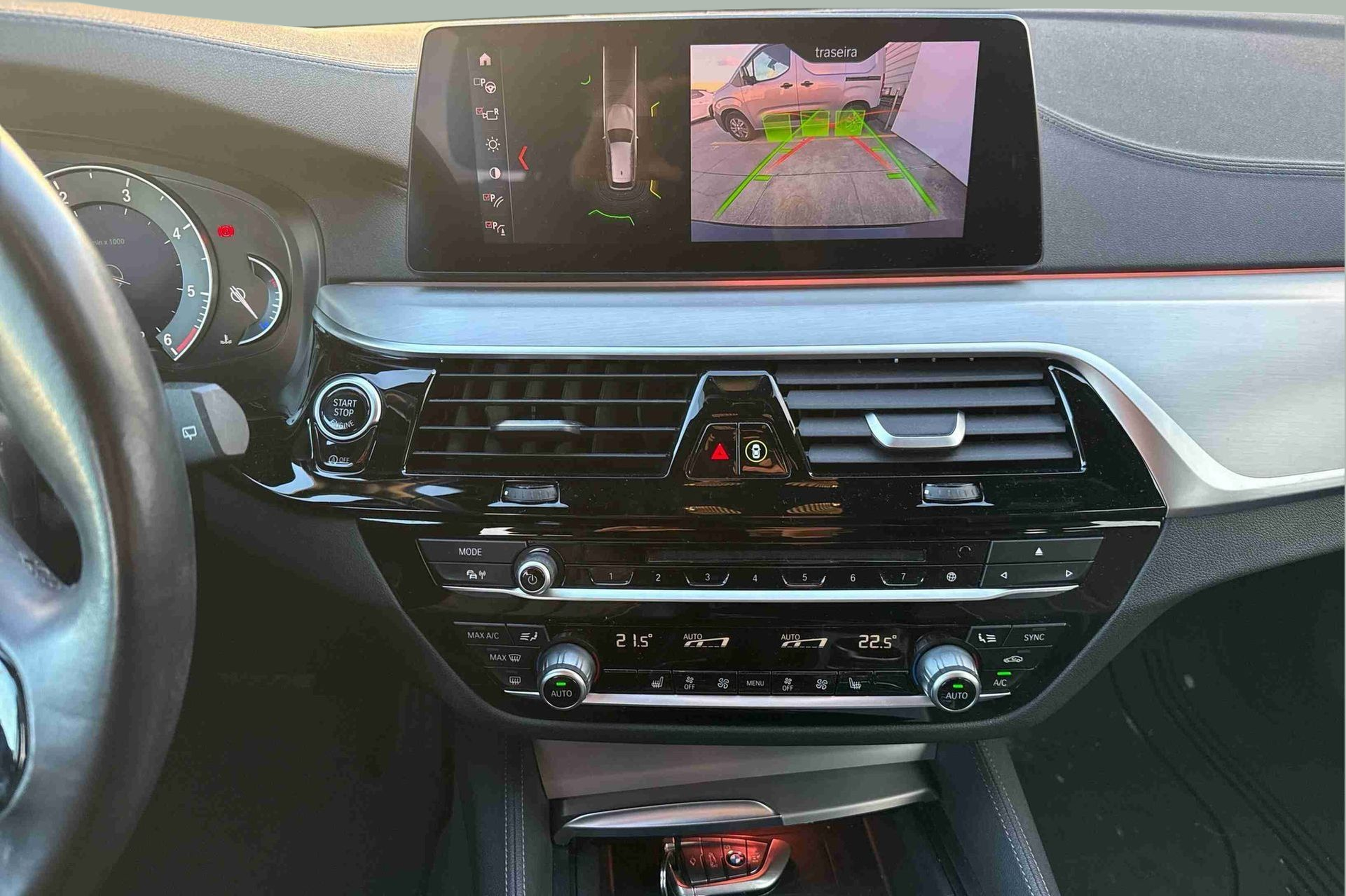 BMW Série 5 520d Touring color Gris. Año 2020. 140KW(190CV). Diesel. En concesionario Santogal Praça de Espanha - Lisboa de Lisboa