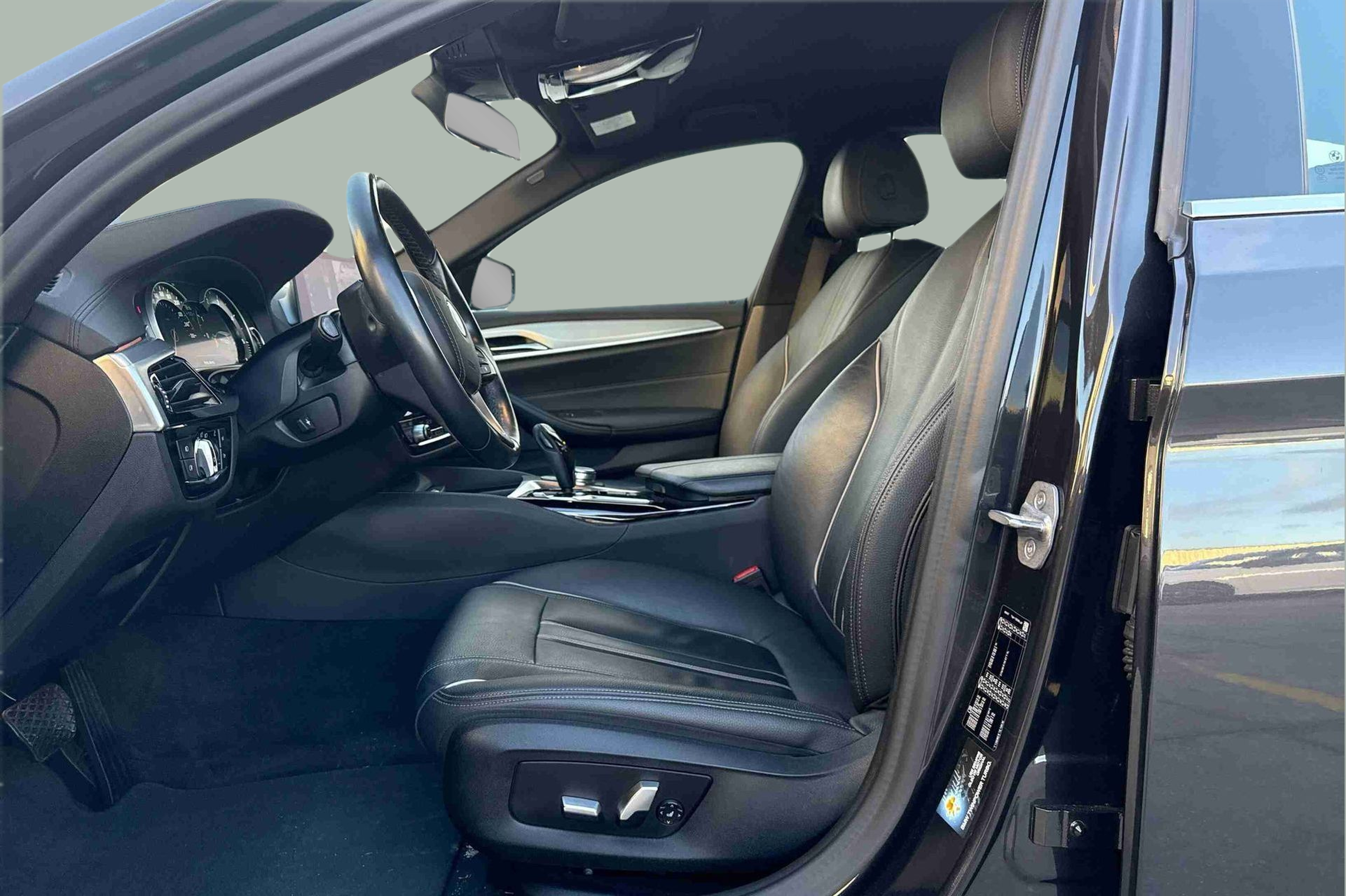 BMW Série 5 520d Touring color Gris. Año 2020. 140KW(190CV). Diesel. En concesionario Santogal Praça de Espanha - Lisboa de Lisboa