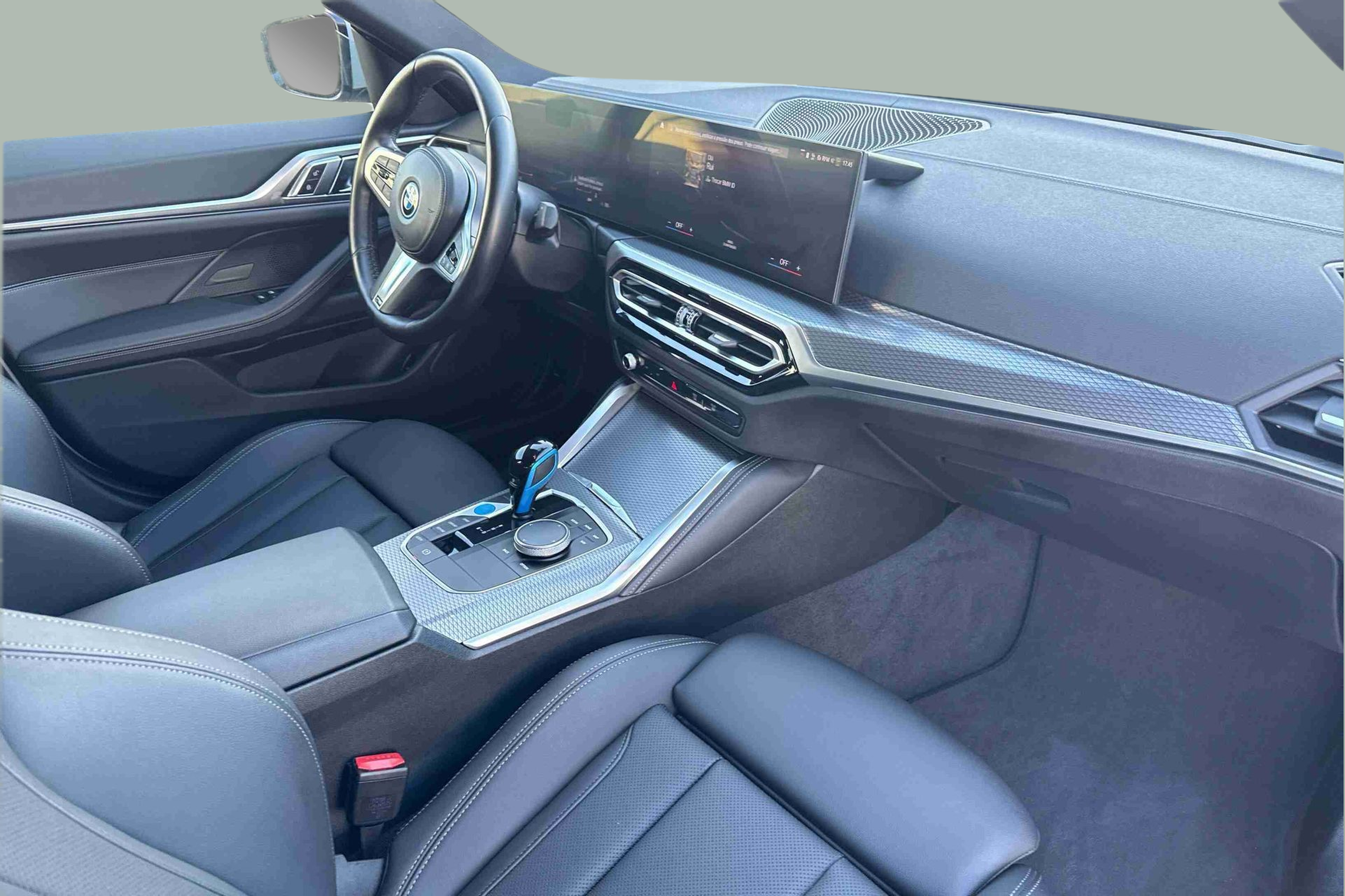 BMW i4 i4 eDrive40 color Gris. Año 2023. 250KW(340CV). Elétrico. En concesionario Santogal Praça de Espanha - Lisboa de Lisboa
