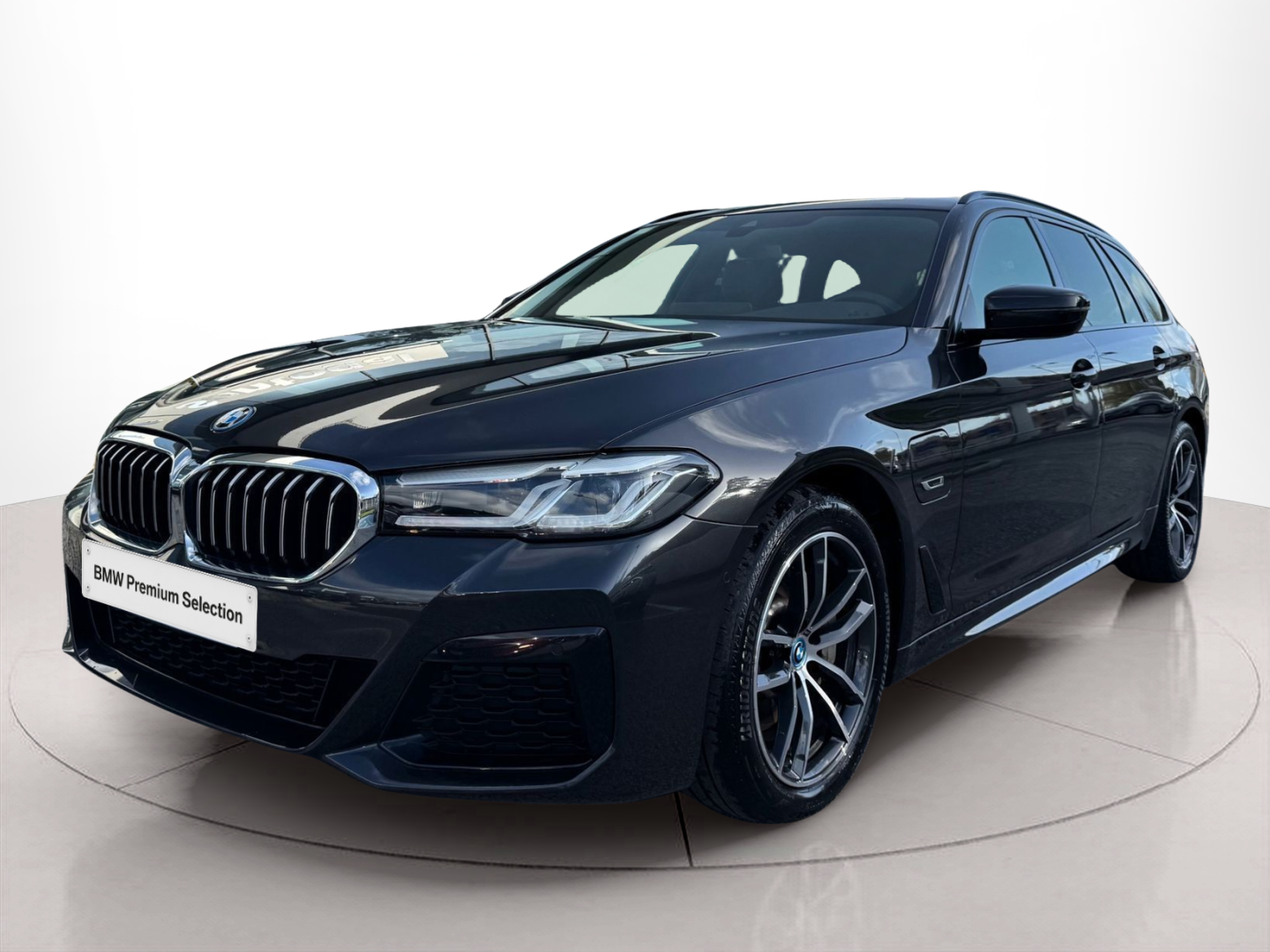 Fotos de BMW Série 5 530e Touring color Gris. Año 2023. 215KW(292CV). Elétrico / Gasolina Híbrido. En concesionario Santogal Oeiras de Oeiras