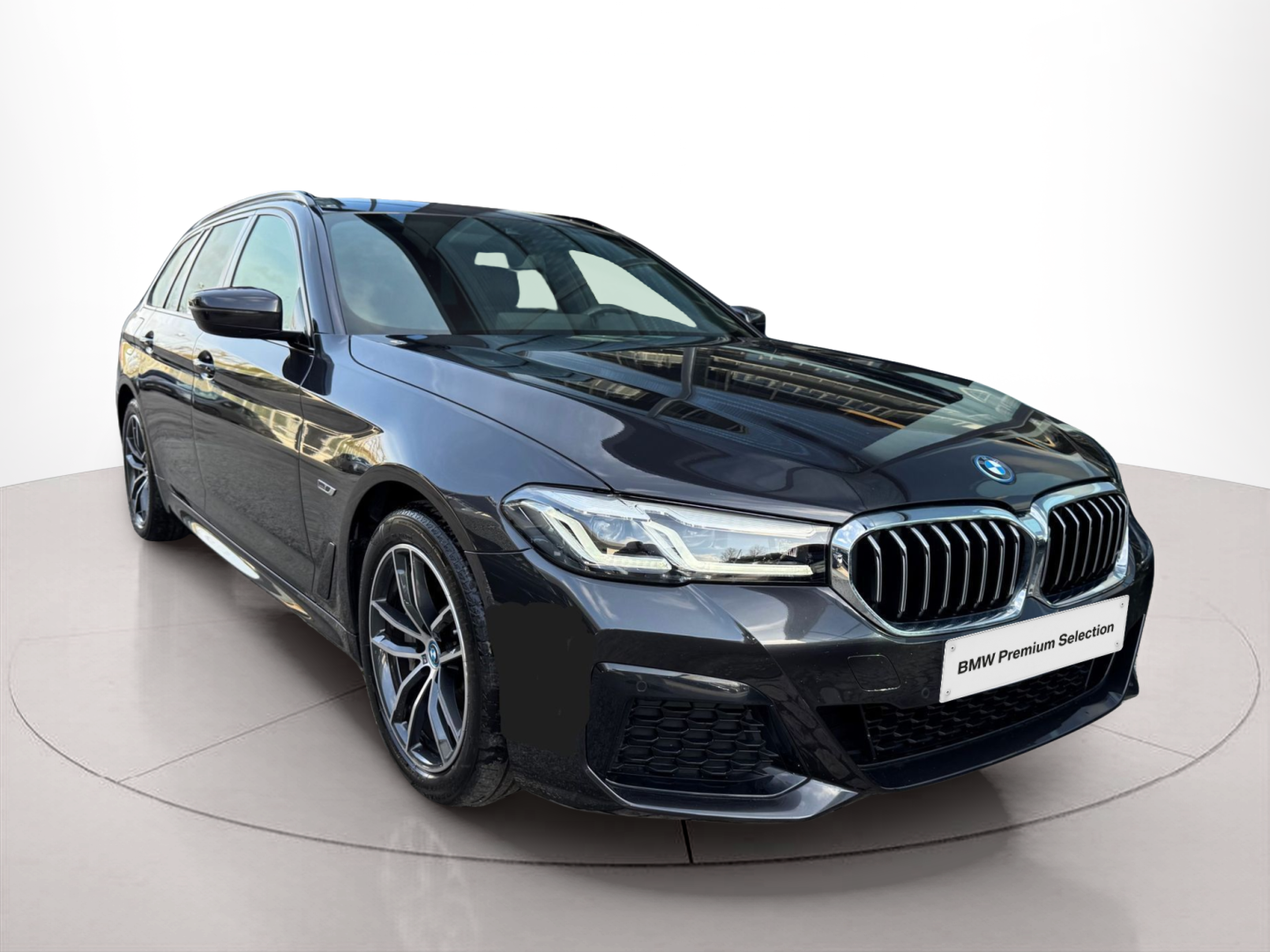 Fotos de BMW Série 5 530e Touring color Gris. Año 2023. 215KW(292CV). Elétrico / Gasolina Híbrido. En concesionario Santogal Oeiras de Oeiras