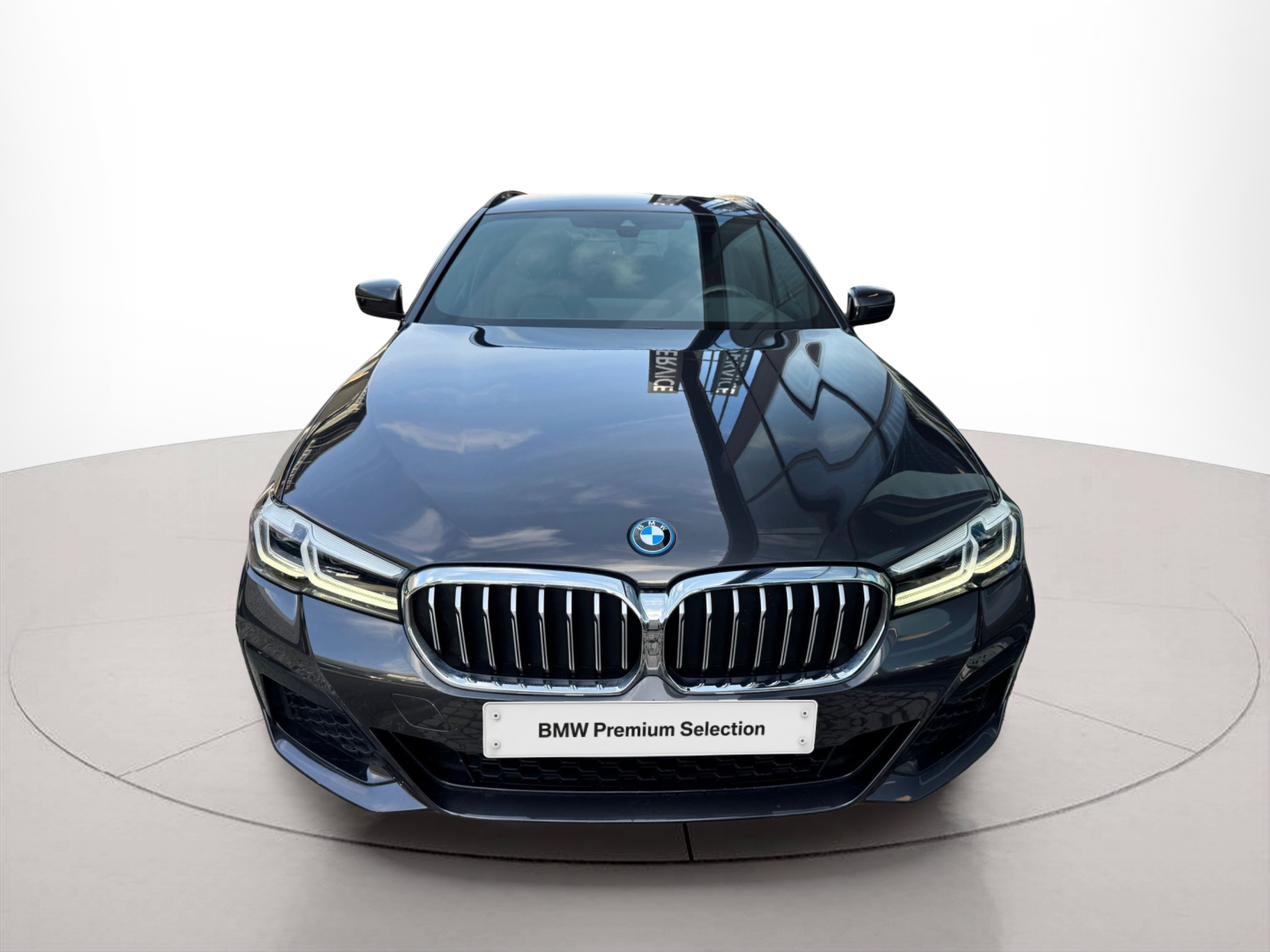 Fotos de BMW Série 5 530e Touring color Gris. Año 2023. 215KW(292CV). Elétrico / Gasolina Híbrido. En concesionario Santogal Oeiras de Oeiras