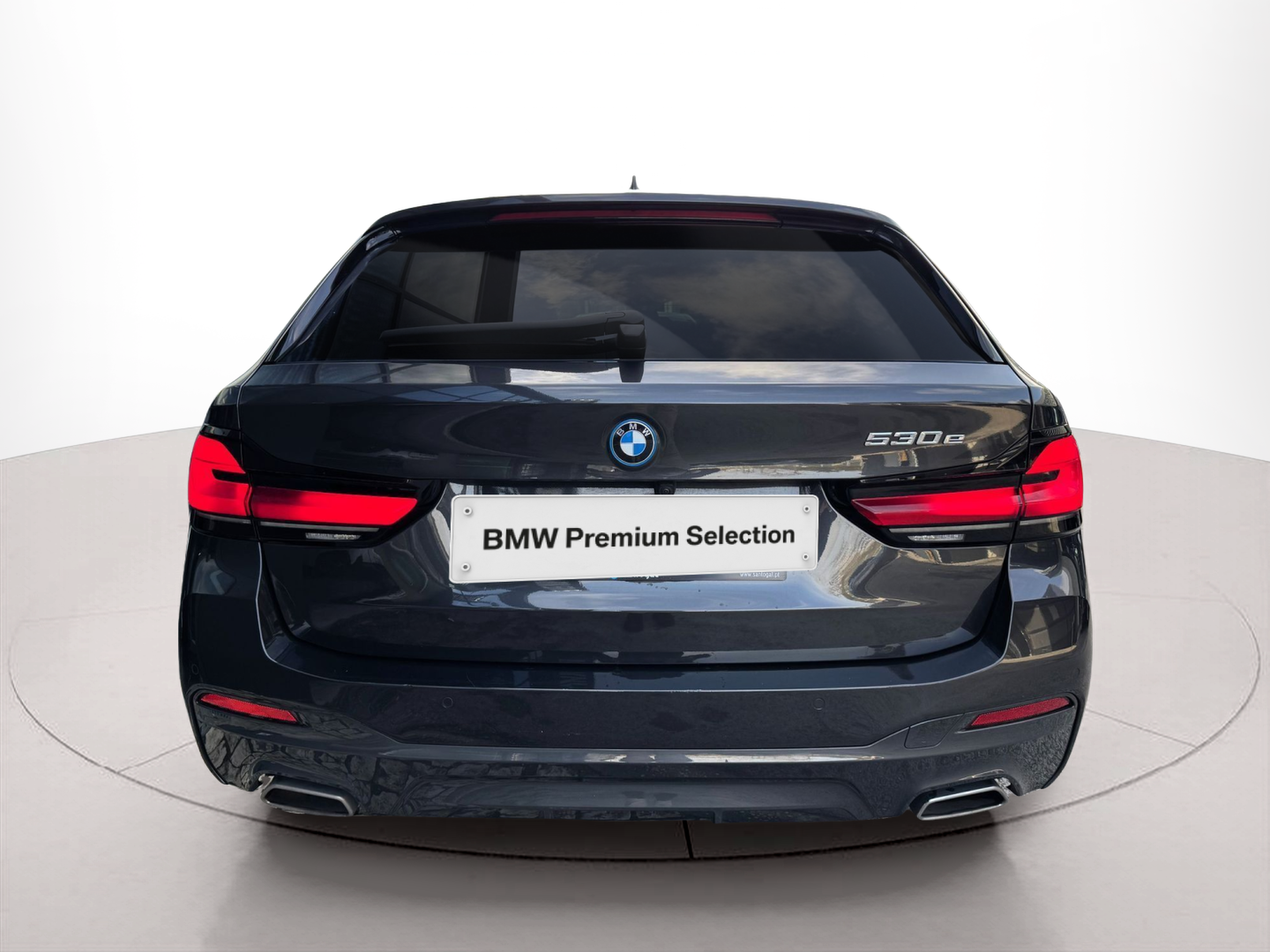 BMW Série 5 530e Touring color Gris. Año 2023. 215KW(292CV). Elétrico / Gasolina Híbrido. En concesionario Santogal Oeiras de Oeiras