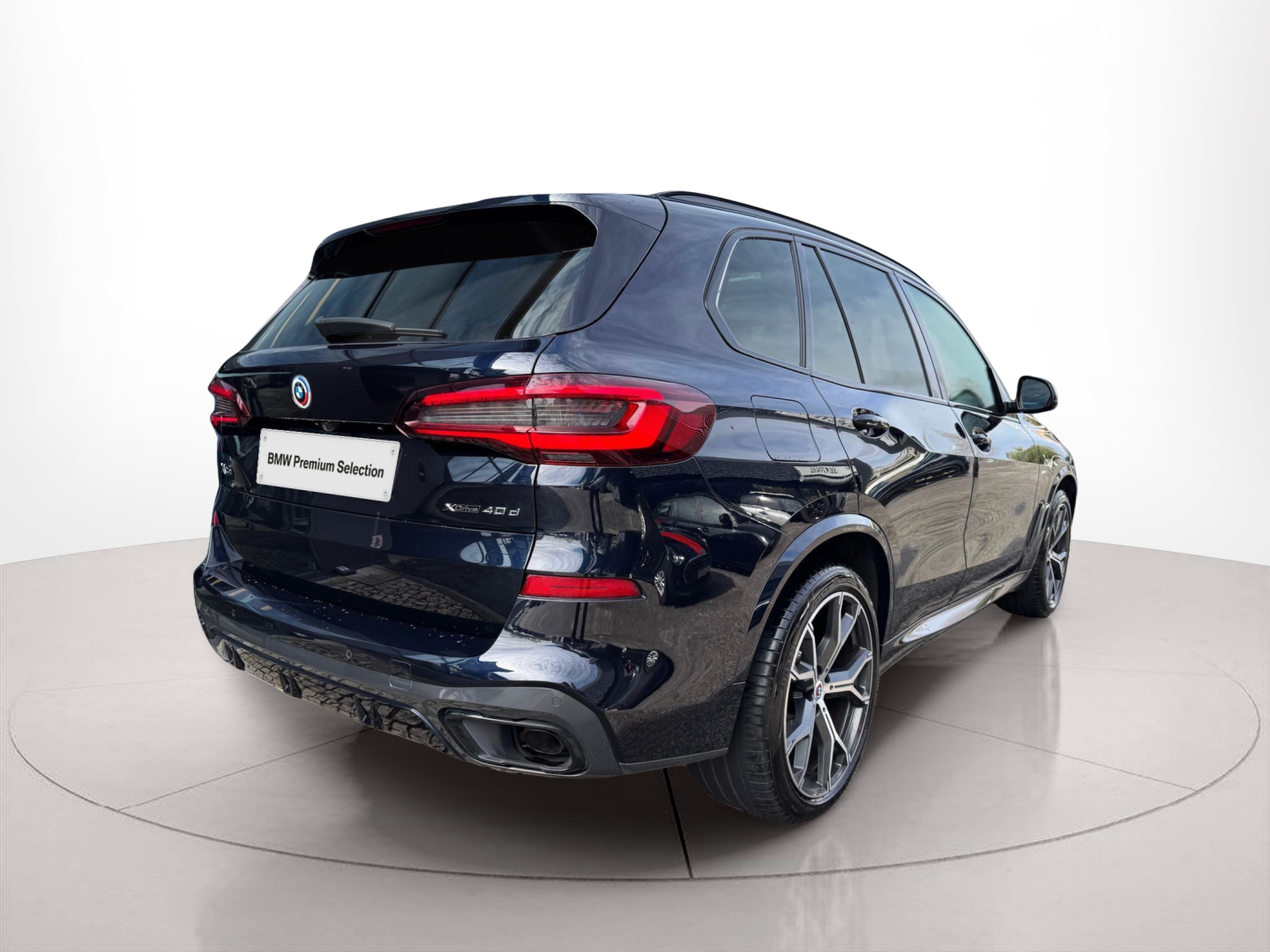 BMW X5 xDrive40d color Negro. Año 2022. 250KW(340CV). Diesel. En concesionario Santogal Oeiras de Oeiras