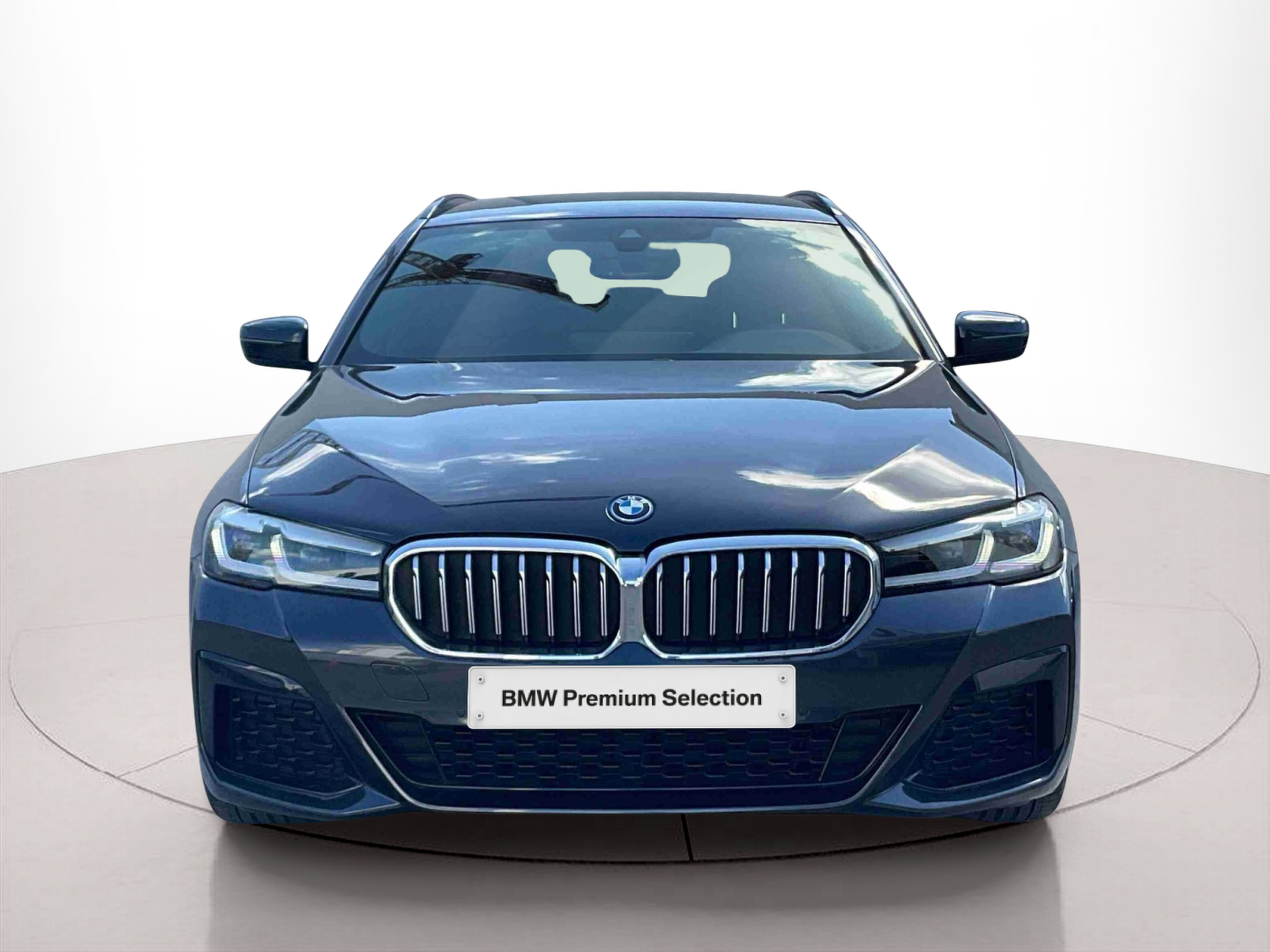 BMW Série 5 530e Touring color Gris. Año 2023. 215KW(292CV). Elétrico / Gasolina Híbrido. En concesionario Santogal Setúbal de Setúbal
