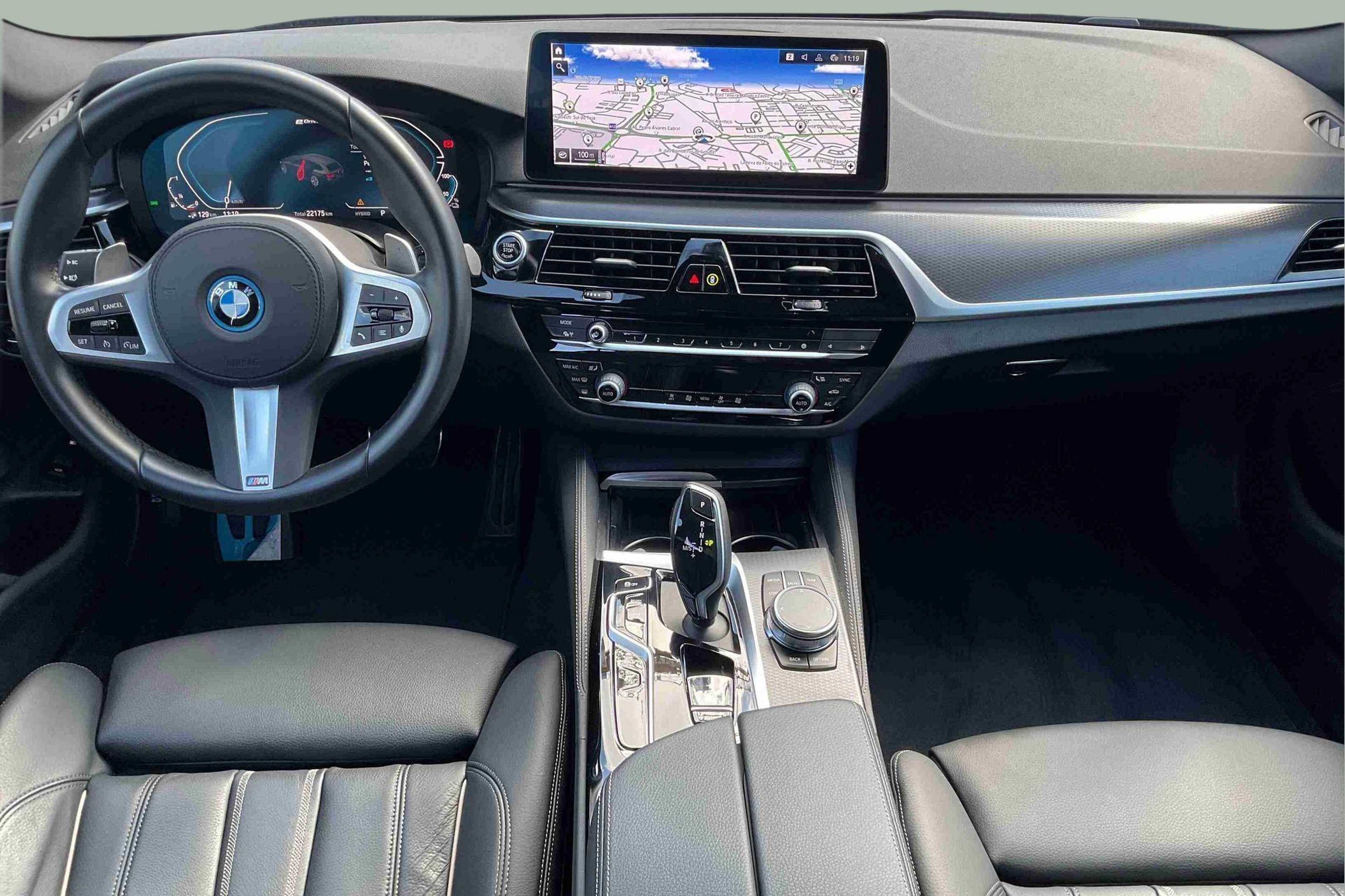 BMW Série 5 530e Touring color Gris. Año 2023. 215KW(292CV). Elétrico / Gasolina Híbrido. En concesionario Santogal Setúbal de Setúbal