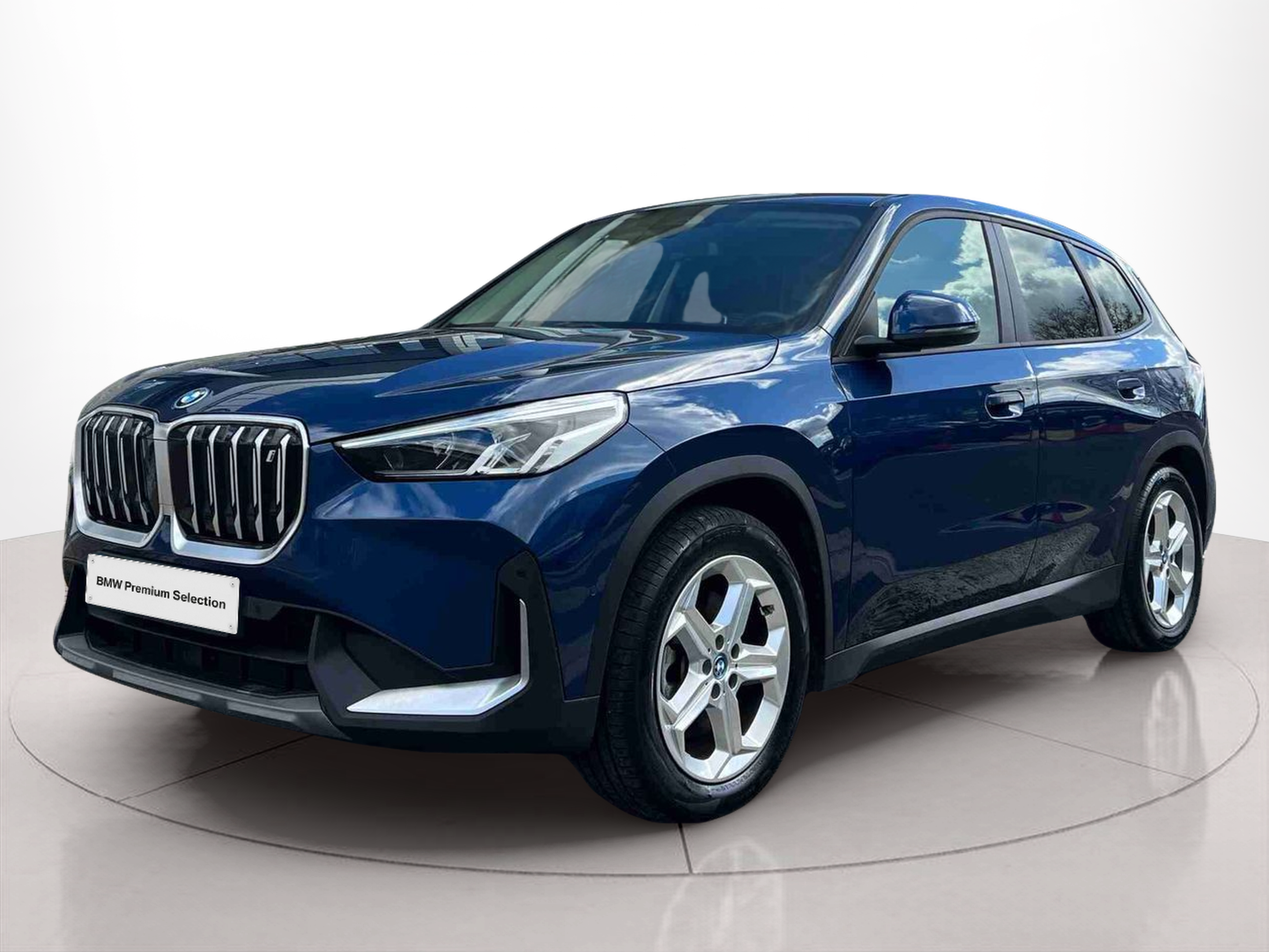 Fotos de BMW iX1 xDrive30 color Azul. Año 2023. 230KW(313CV). Elétrico. En concesionario Santogal Santo Antão do Tojal de Loures