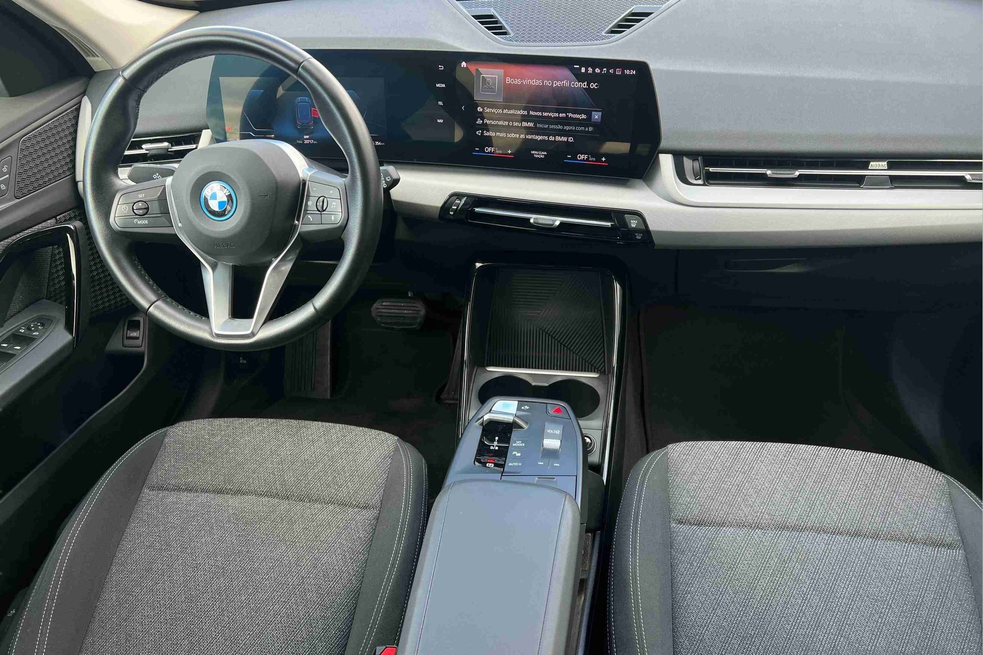 BMW iX1 xDrive30 color Azul. Año 2023. 230KW(313CV). Elétrico. En concesionario Santogal Santo Antão do Tojal de Loures