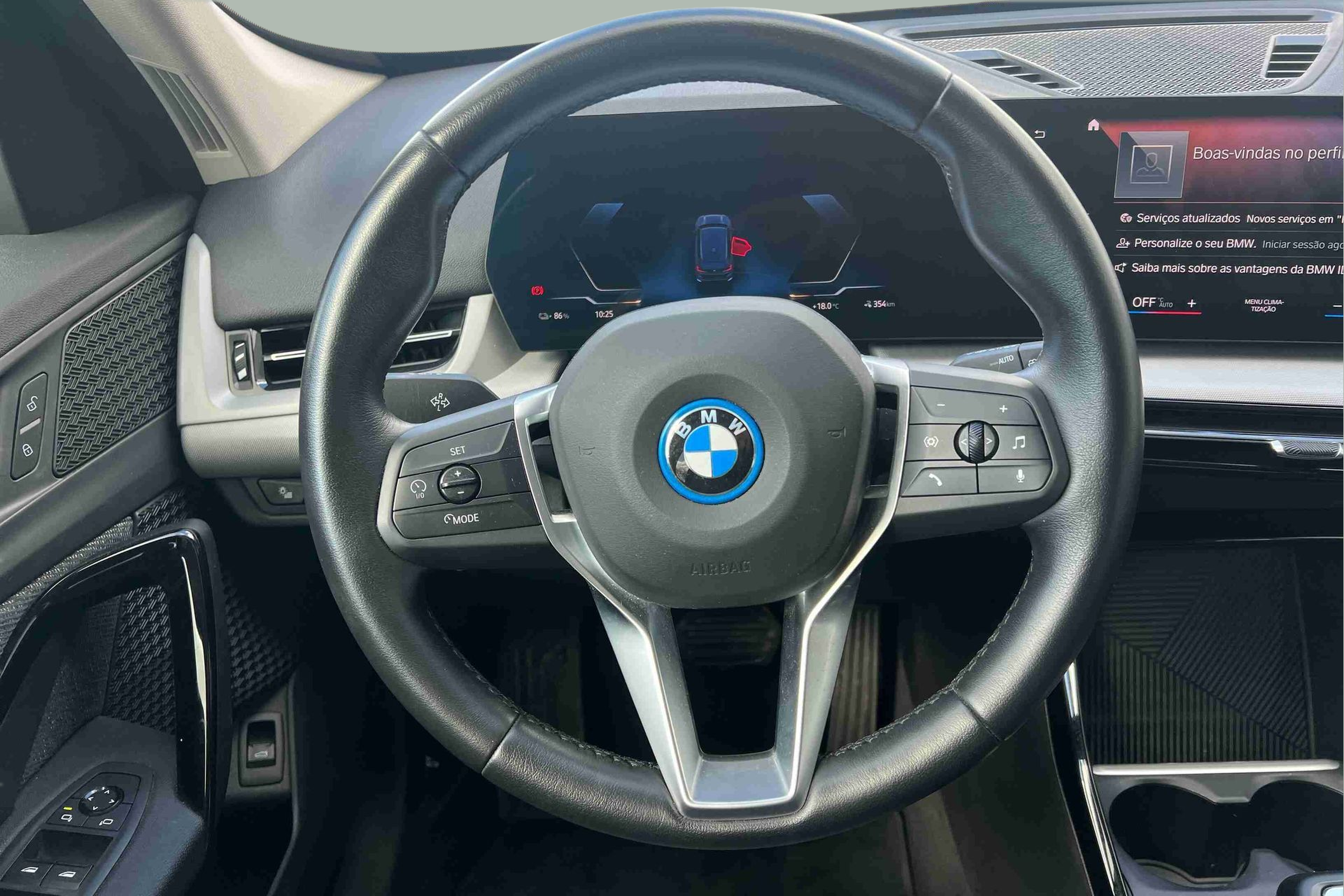 BMW iX1 xDrive30 color Azul. Año 2023. 230KW(313CV). Elétrico. En concesionario Santogal Santo Antão do Tojal de Loures