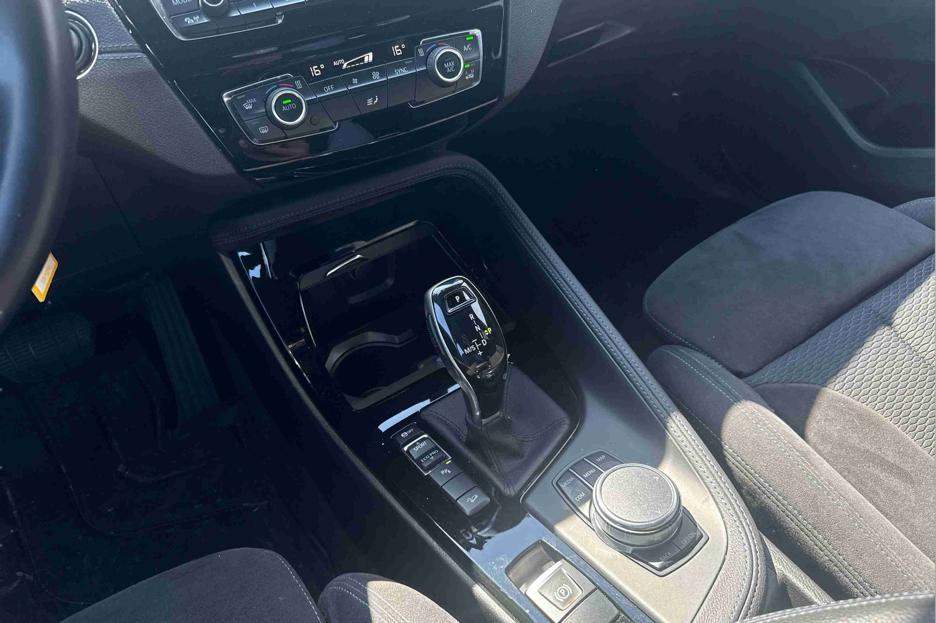 BMW X2 xDrive20d color Gris. Año 2018. 140KW(190CV). Diesel. En concesionario Santogal Praça de Espanha - Lisboa de Lisboa