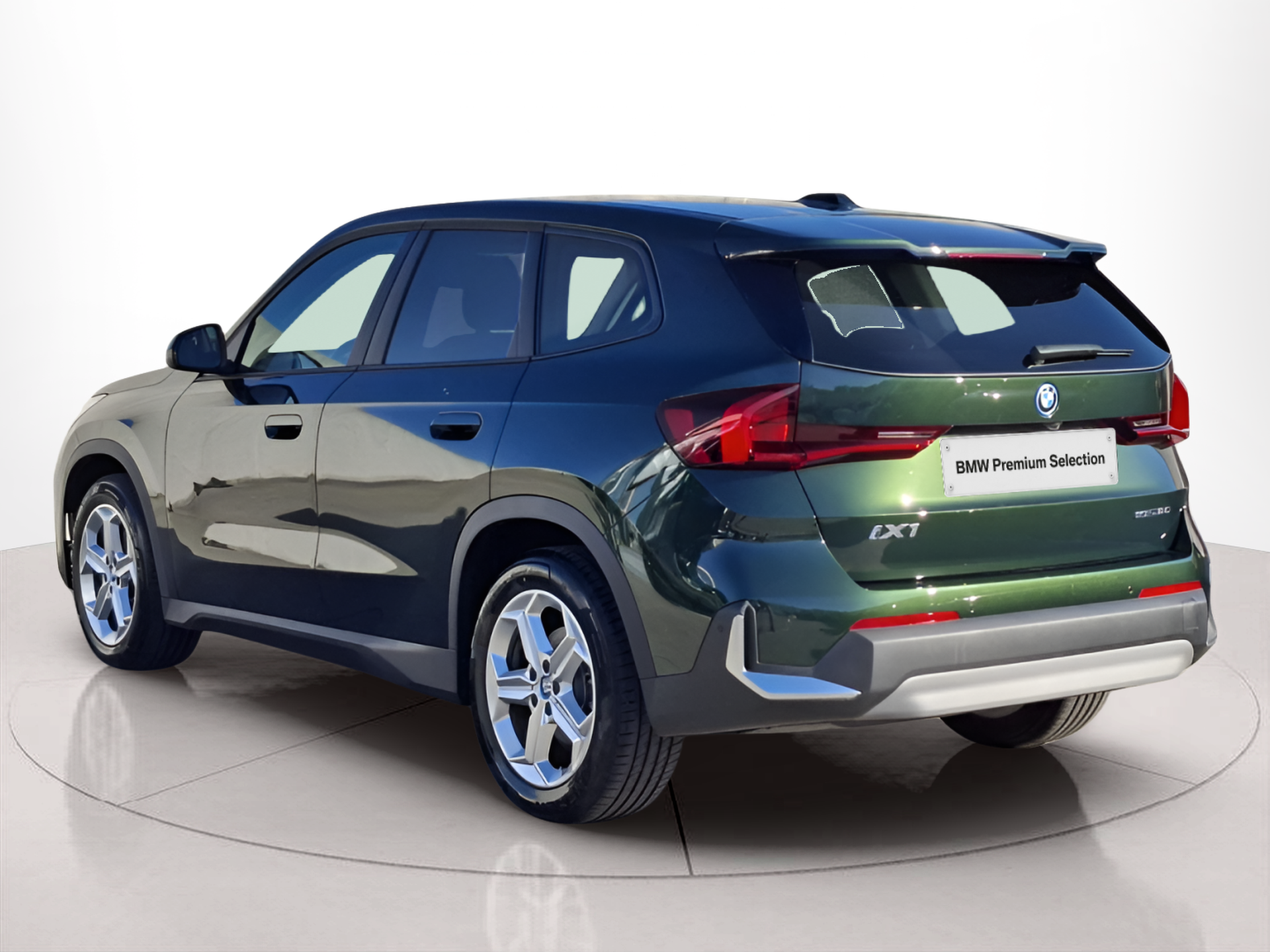 BMW iX1 eDrive20 color Verde. Año 2024. 150KW(204CV). Elétrico. En concesionario Santogal Carnaxide de Oeiras