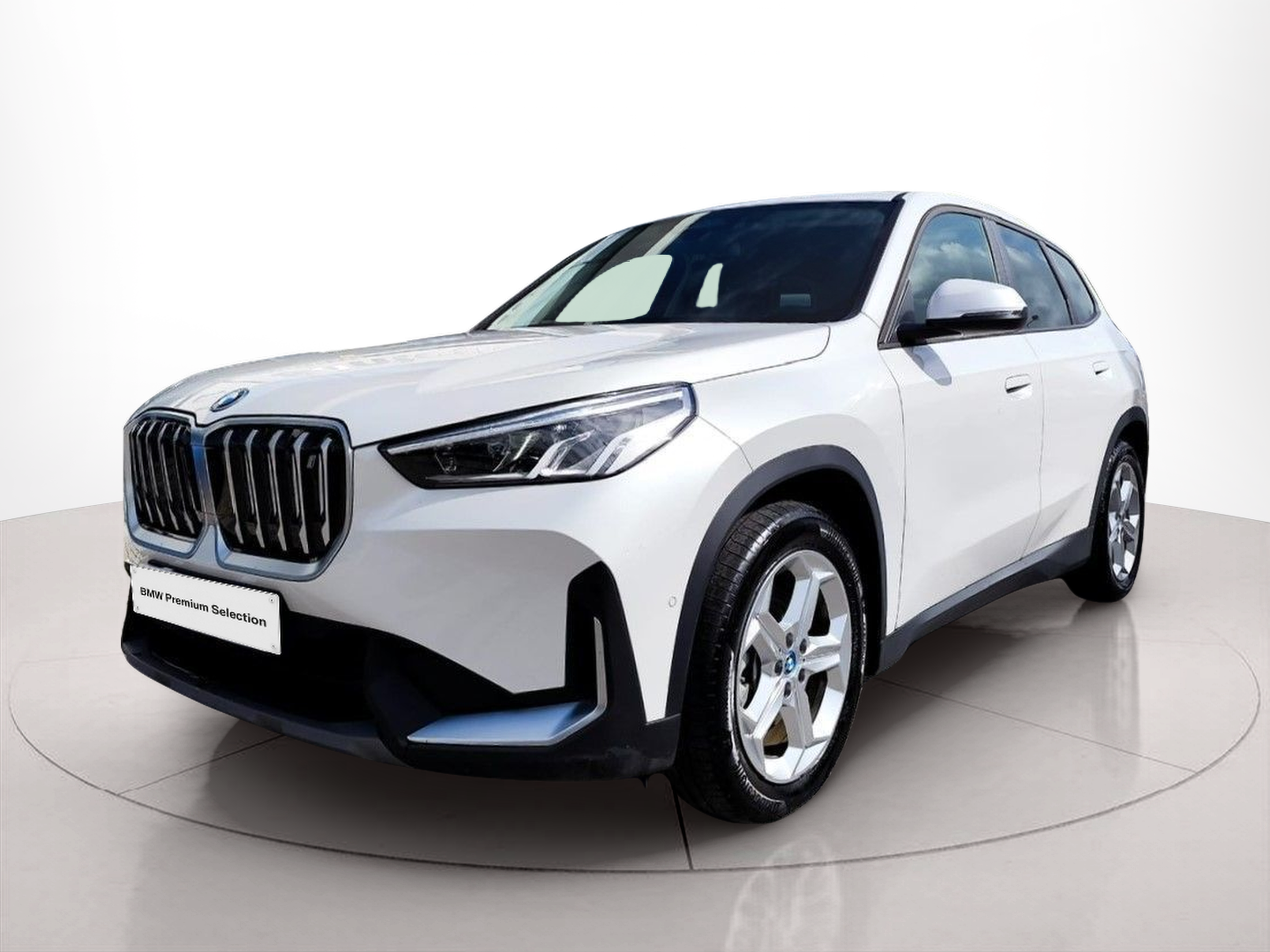 Fotos de BMW iX1 xDrive30 color Blanco. Año 2023. 230KW(313CV). Elétrico. En concesionario Santogal Oeiras de Oeiras
