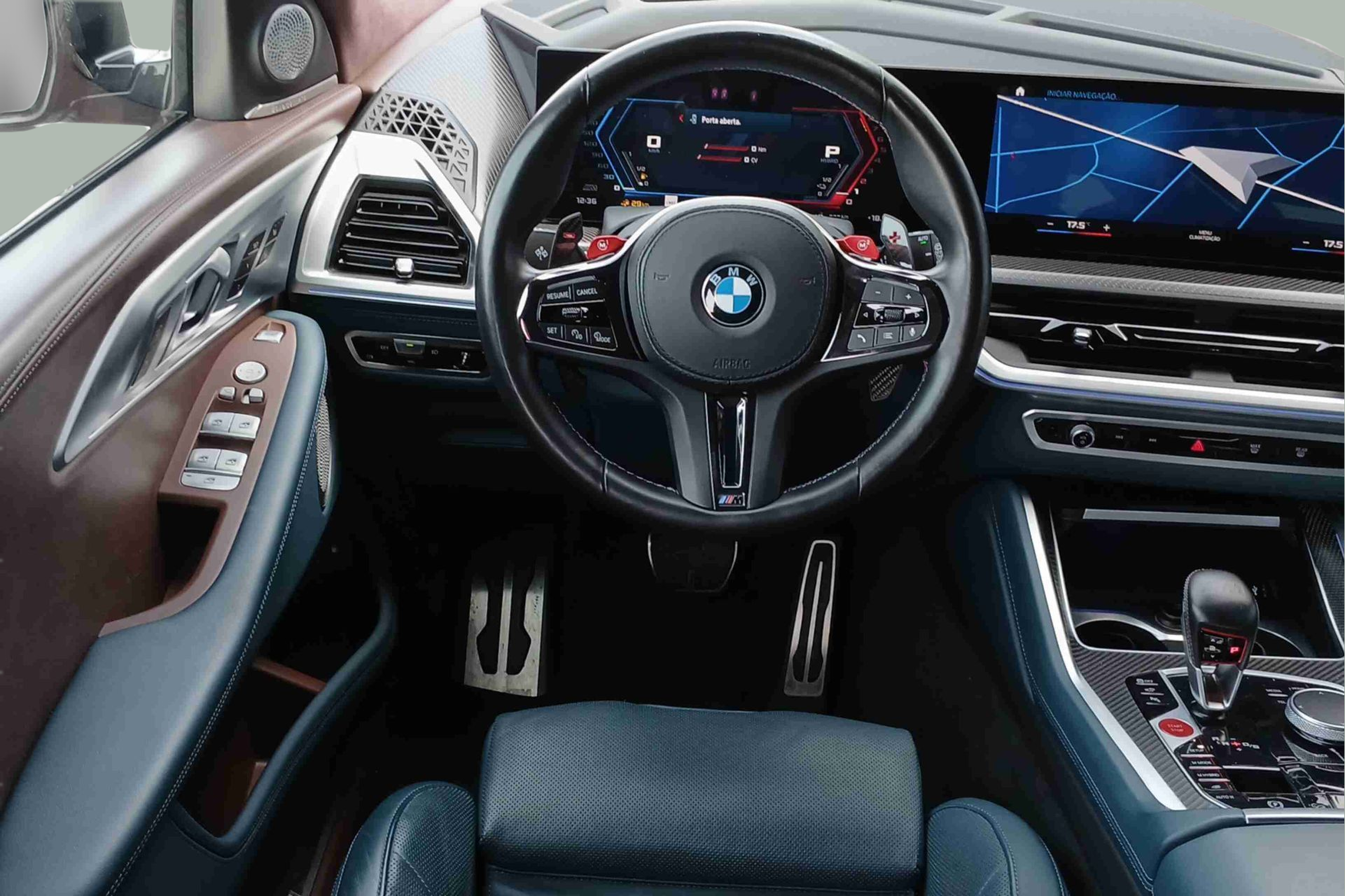 BMW XM 4.4 PHEV color Negro. Año 2023. 480KW(653CV). Elétrico / Gasolina Híbrido. En concesionario Santogal Seixal de Seixal
