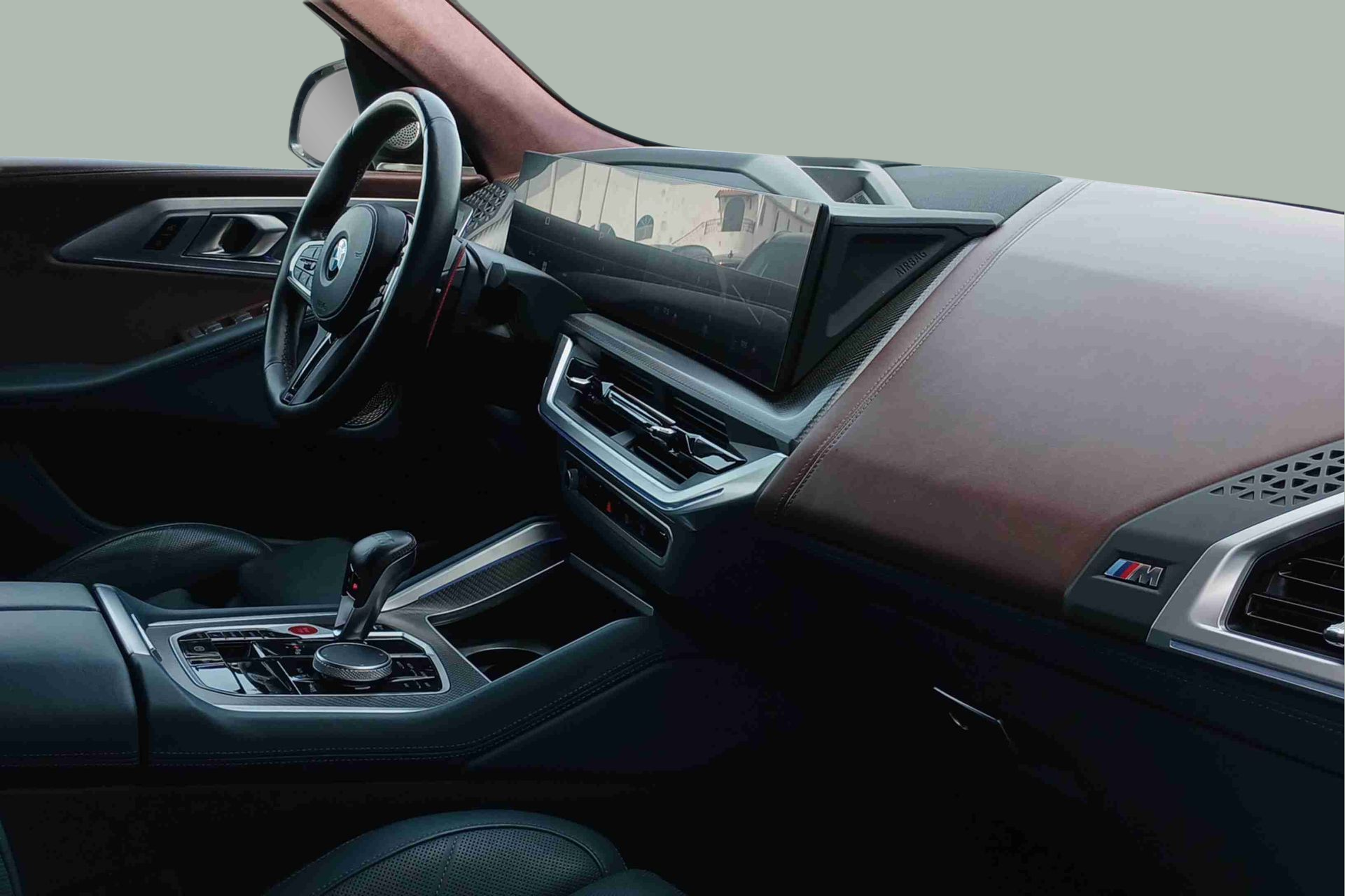 BMW XM 4.4 PHEV color Negro. Año 2023. 480KW(653CV). Elétrico / Gasolina Híbrido. En concesionario Santogal Seixal de Seixal