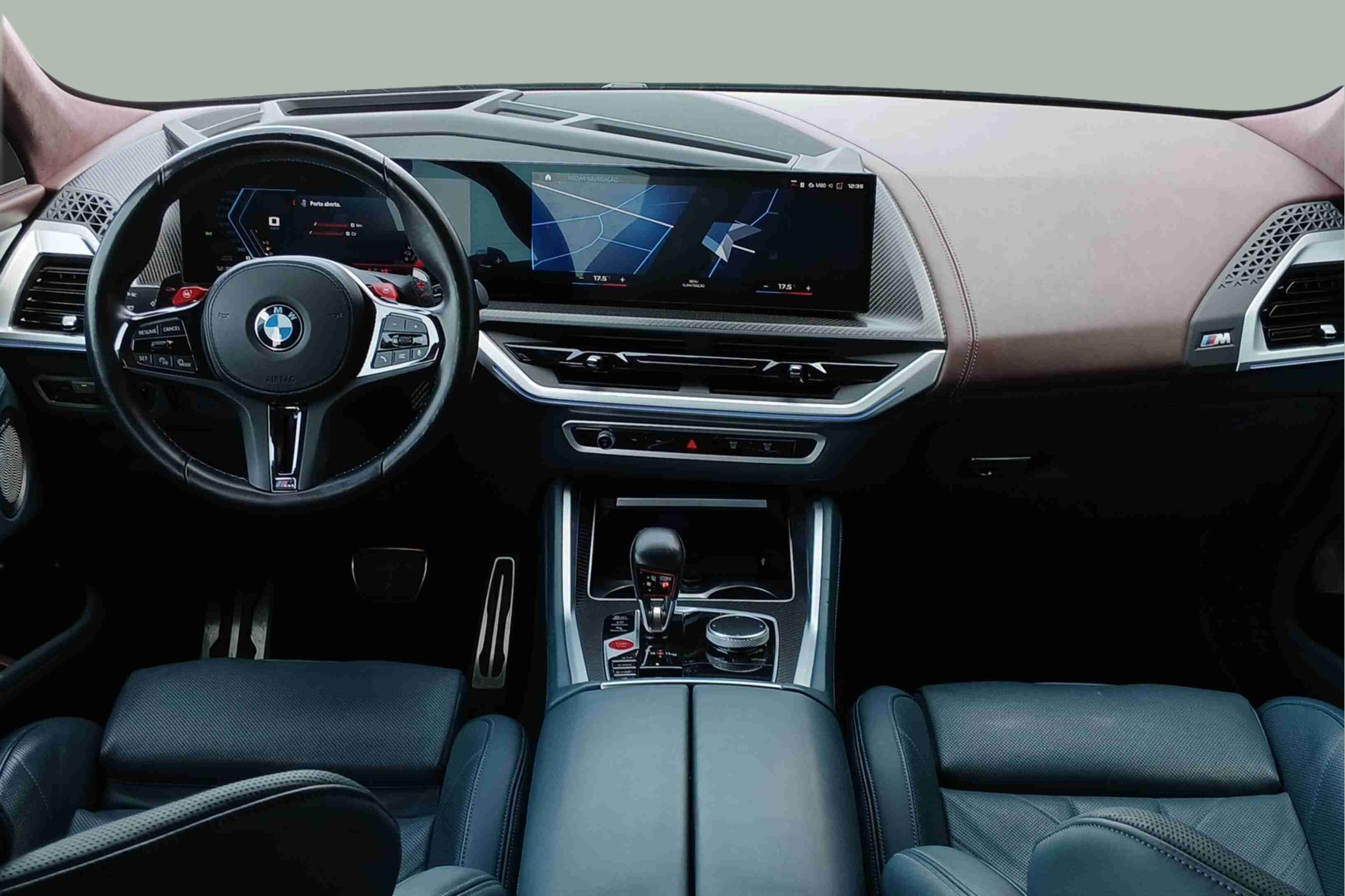 BMW XM 4.4 PHEV color Negro. Año 2023. 480KW(653CV). Elétrico / Gasolina Híbrido. En concesionario Santogal Seixal de Seixal