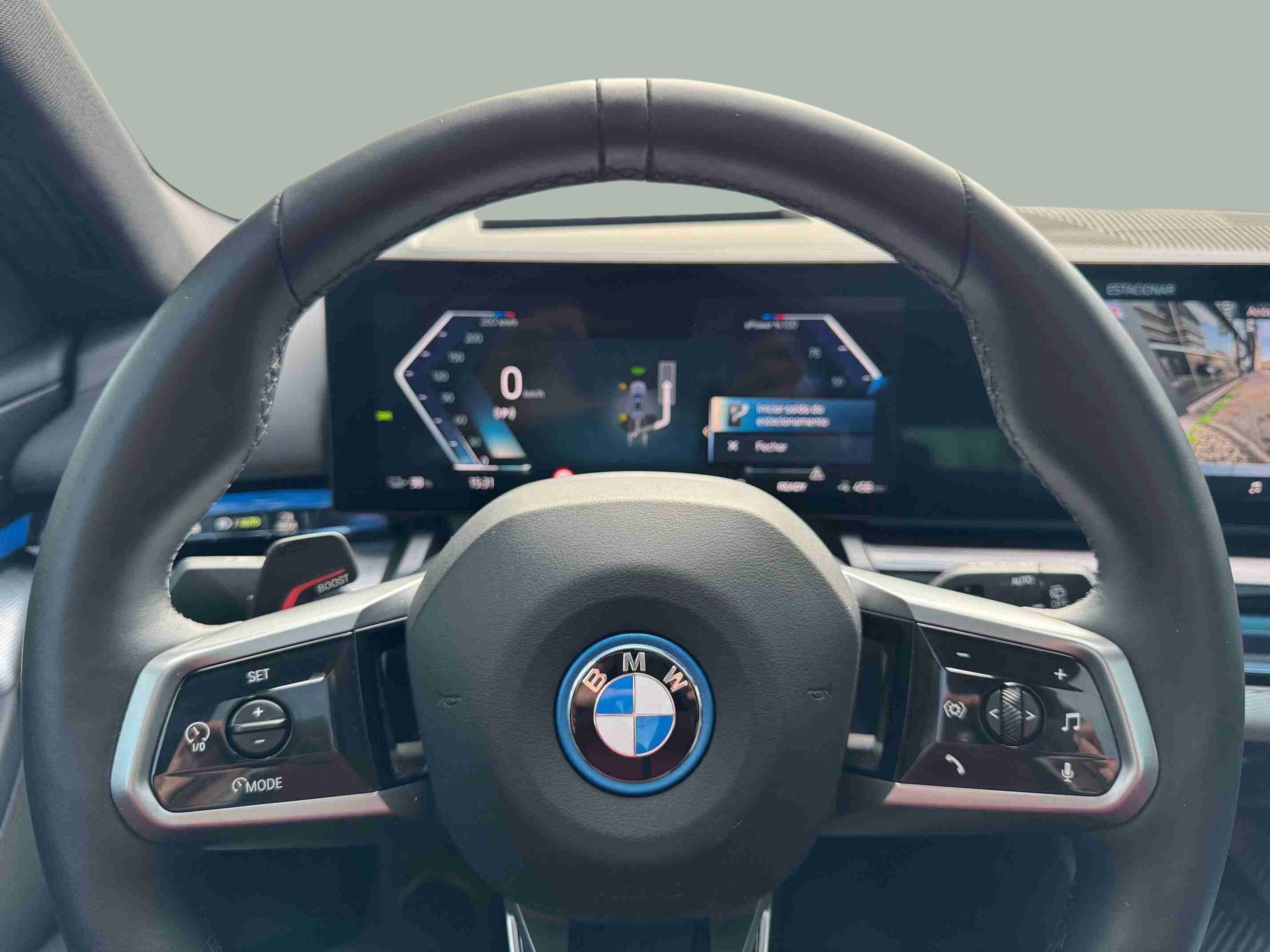 BMW i5 eDrive40 color Gris. Año 2024. 250KW(340CV). Elétrico. En concesionario Santogal Oeiras de Oeiras