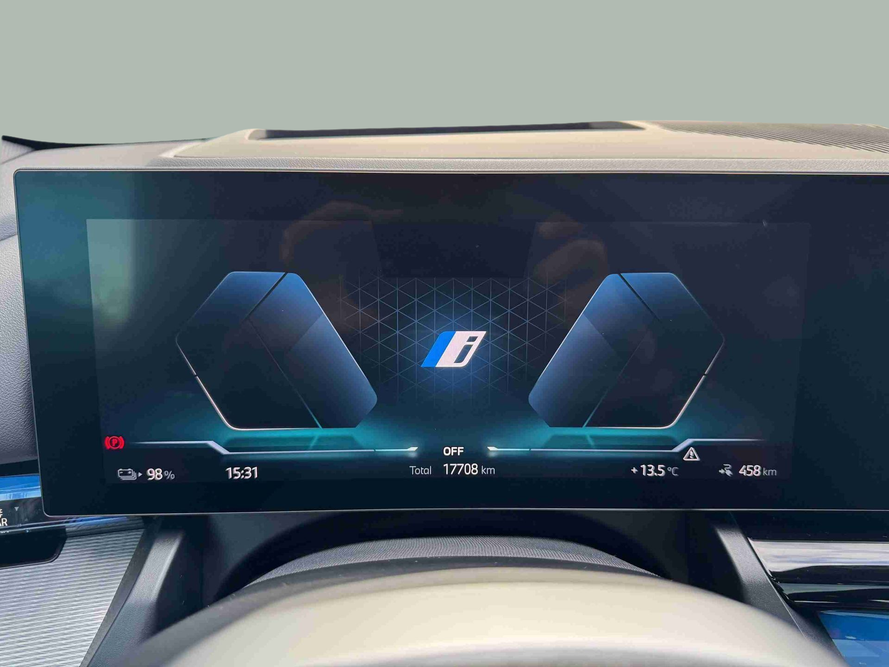 BMW i5 eDrive40 color Gris. Año 2024. 250KW(340CV). Elétrico. En concesionario Santogal Oeiras de Oeiras