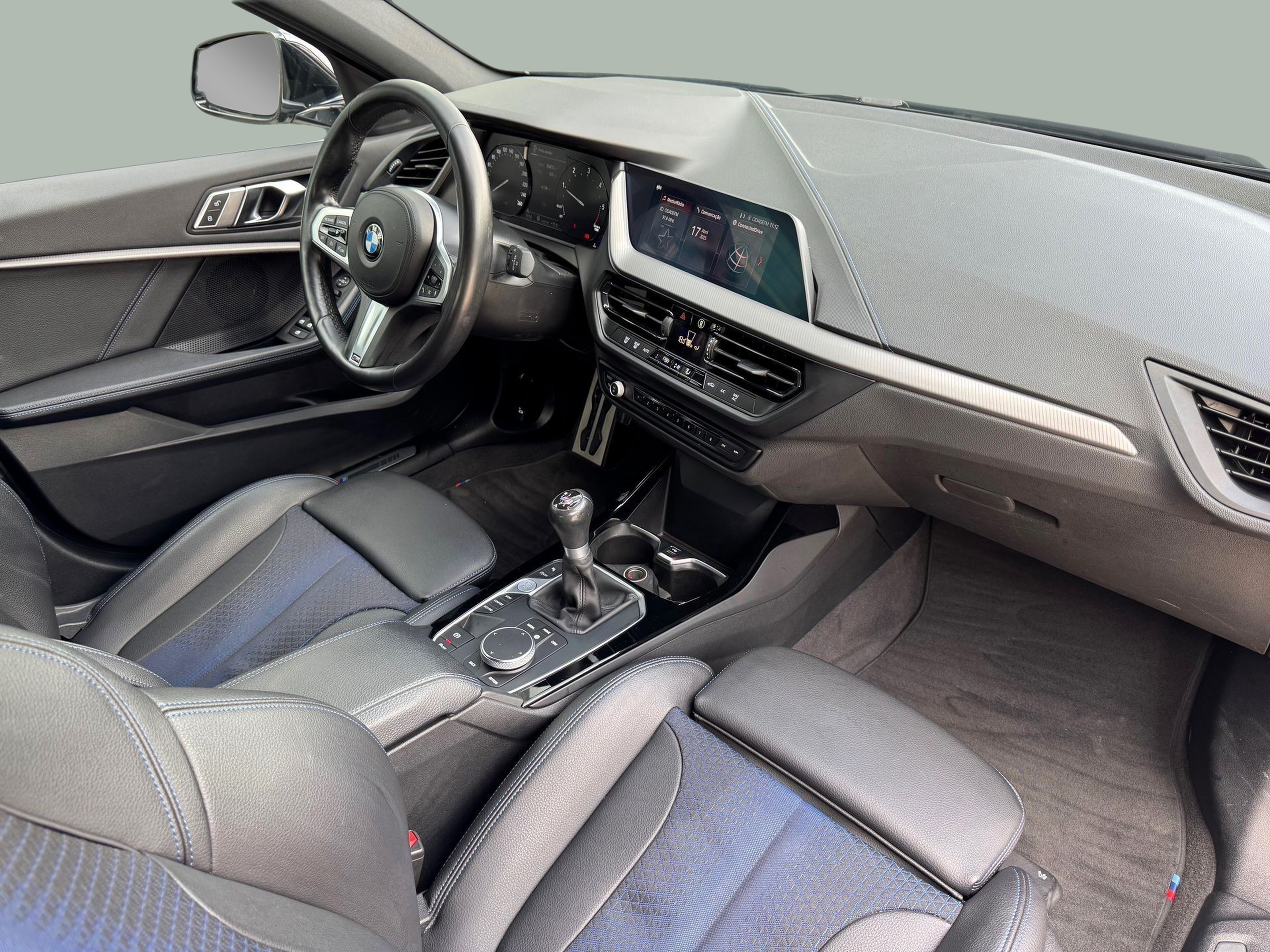 BMW Série 1 116d color Gris. Año 2021. 85KW(116CV). Diesel. En concesionario Santogal Oeiras de Oeiras