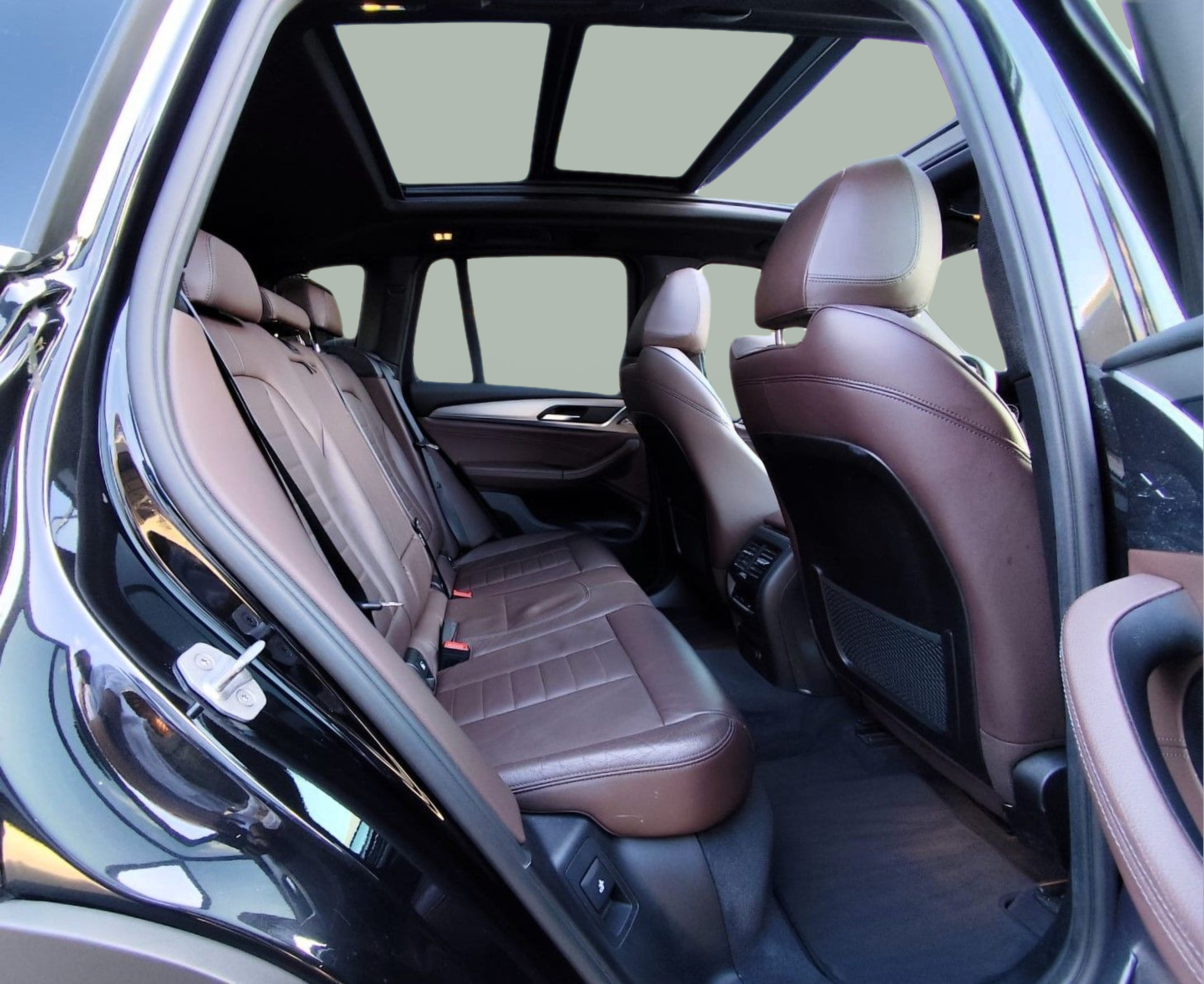 BMW X3 sDrive18d color Negro. Año 2019. 110KW(150CV). Diesel. En concesionario Santogal Oeiras de Oeiras