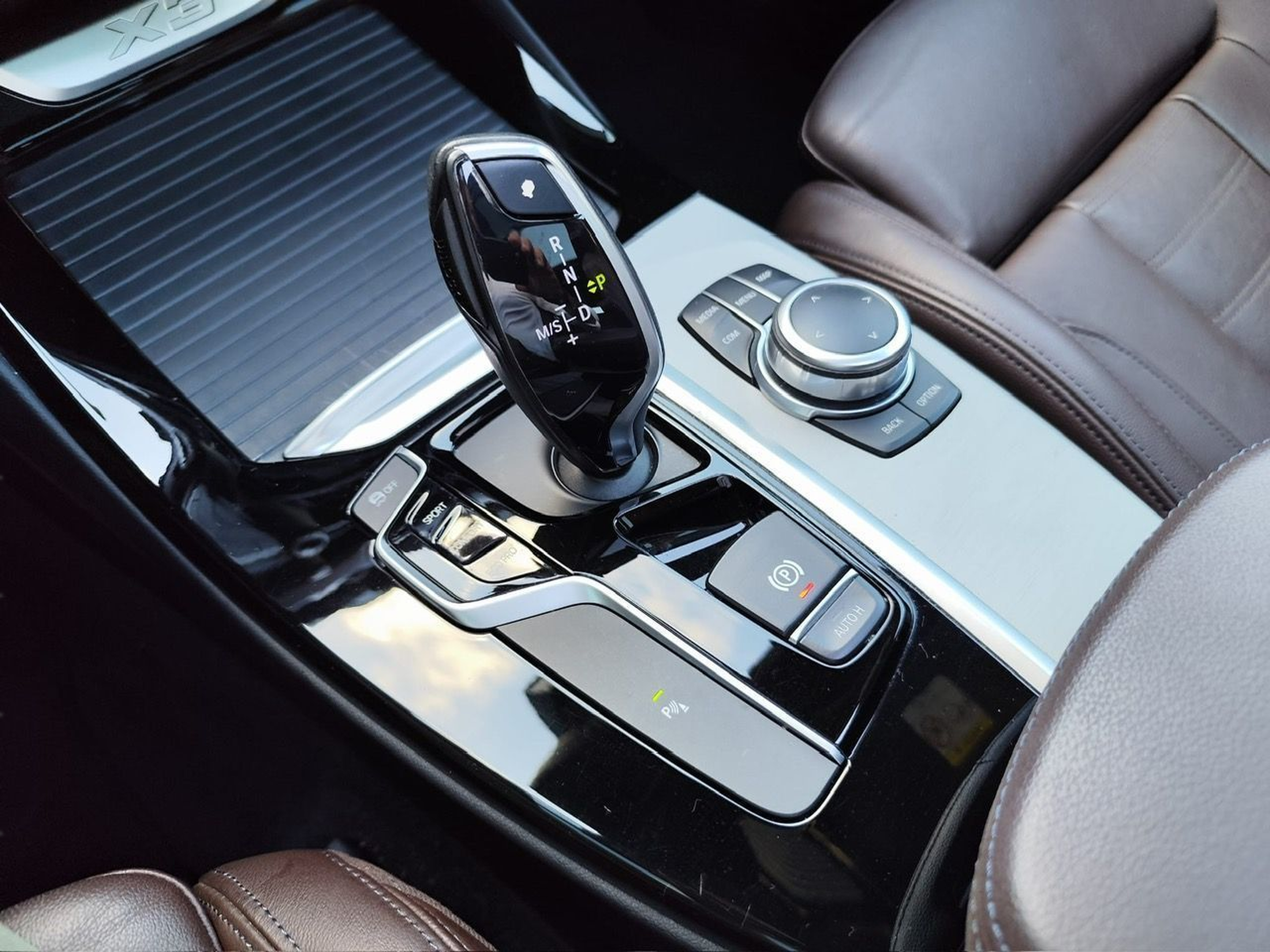 BMW X3 sDrive18d color Negro. Año 2019. 110KW(150CV). Diesel. En concesionario Santogal Oeiras de Oeiras