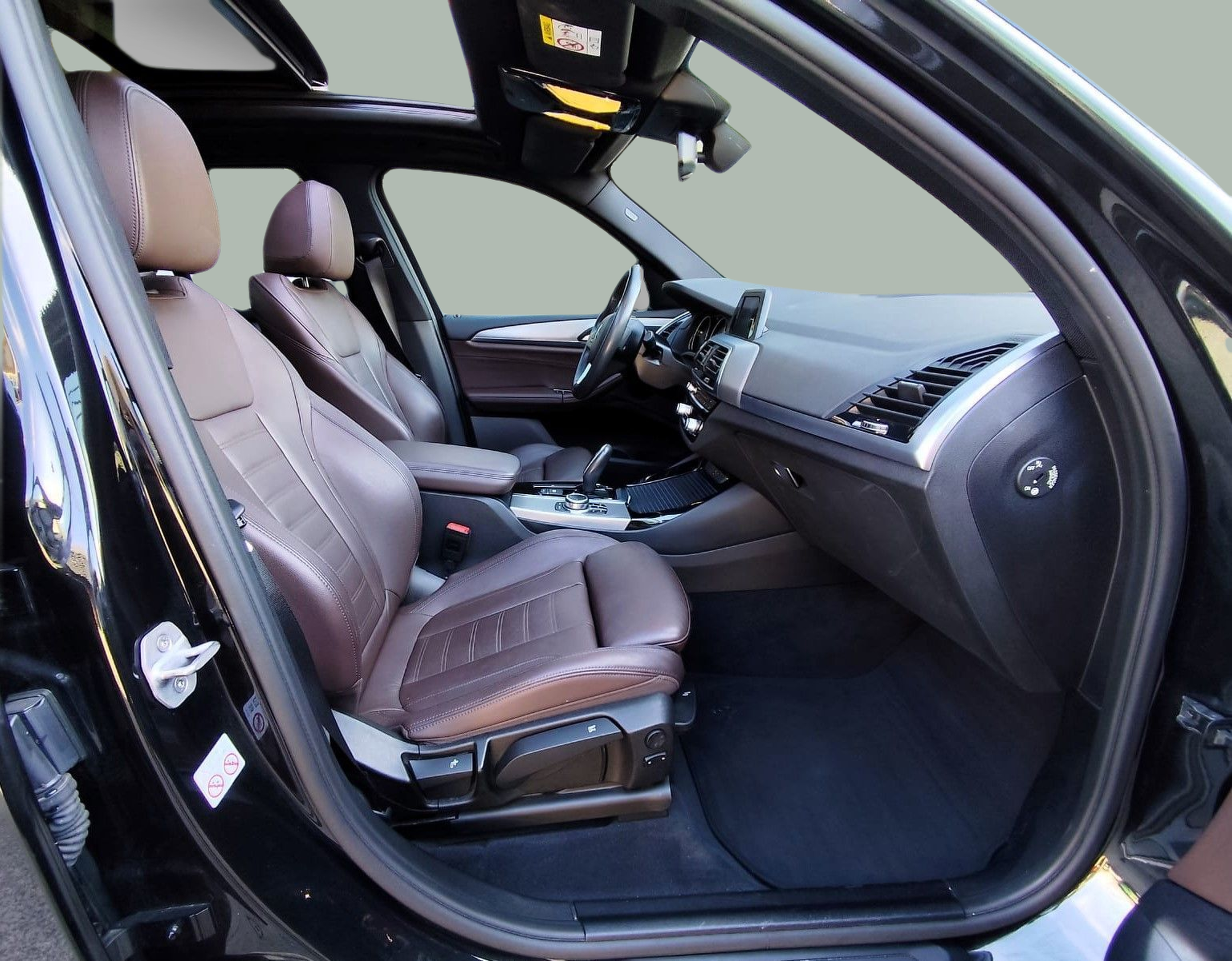 BMW X3 sDrive18d color Negro. Año 2019. 110KW(150CV). Diesel. En concesionario Santogal Oeiras de Oeiras