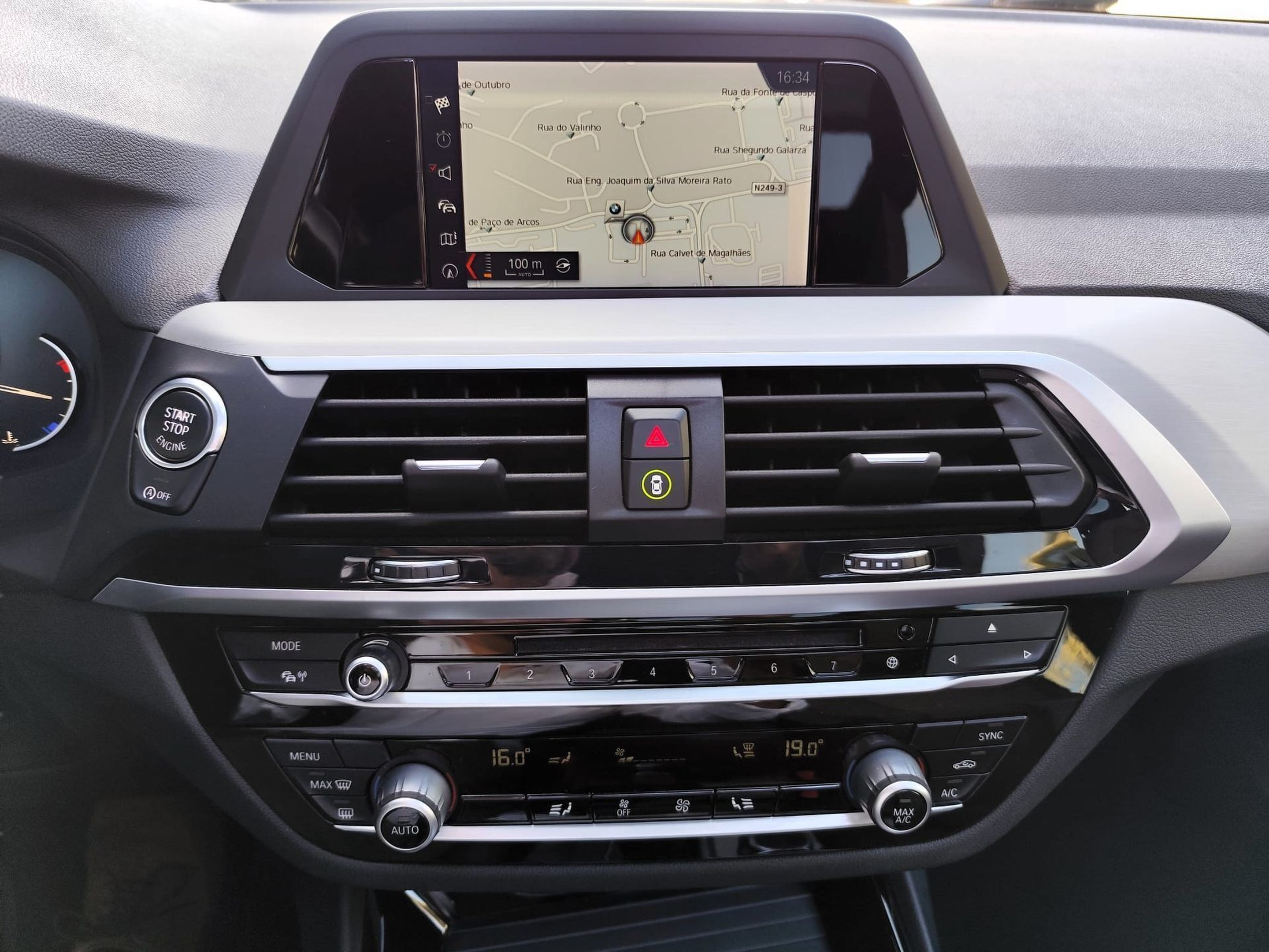 BMW X3 sDrive18d color Negro. Año 2019. 110KW(150CV). Diesel. En concesionario Santogal Oeiras de Oeiras