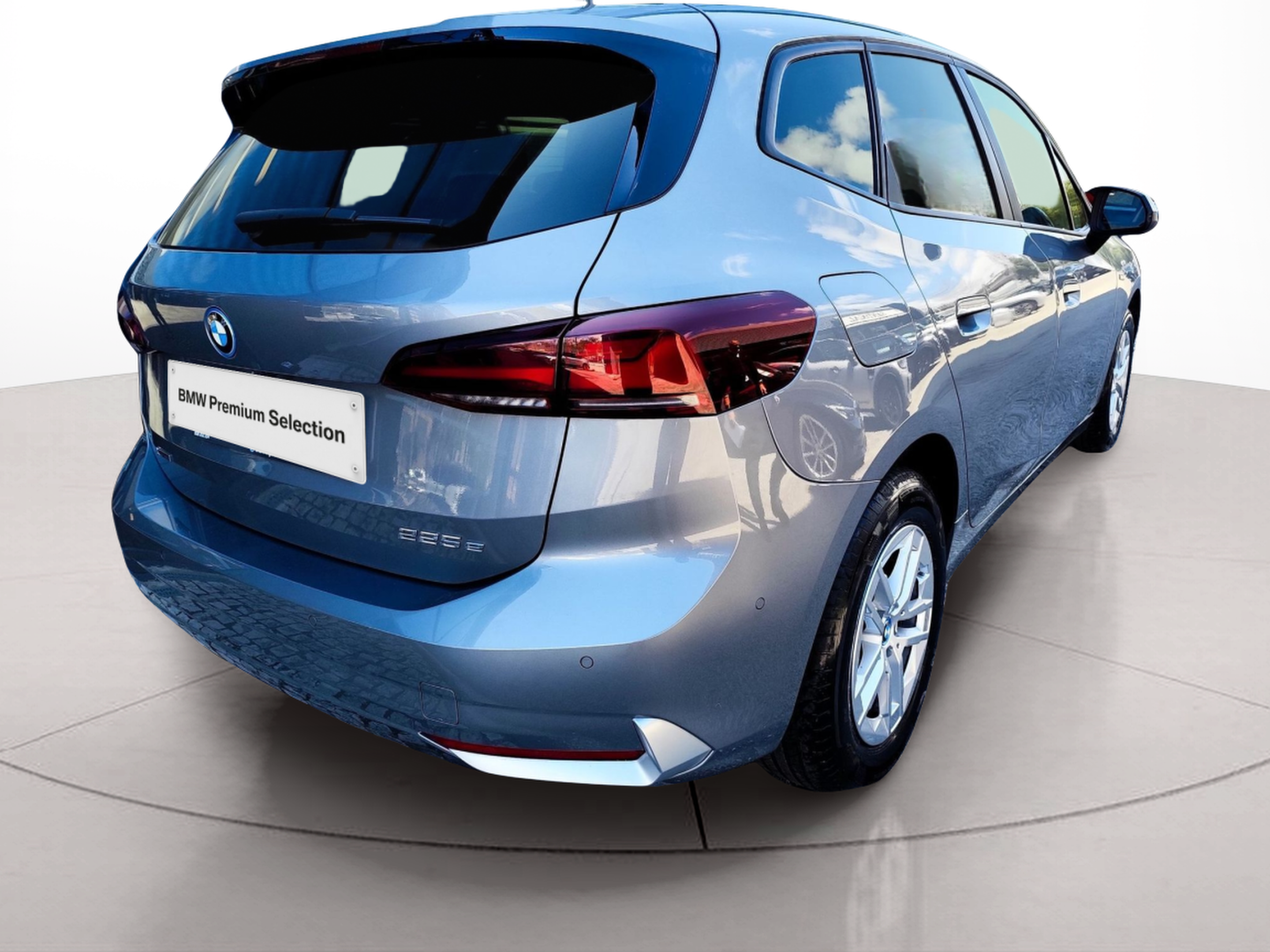 BMW Série 2 225xe Active Tourer color Gris. Año 2023. 180KW(245CV). Elétrico / Gasolina Híbrido. En concesionario Santogal Oeiras de Oeiras