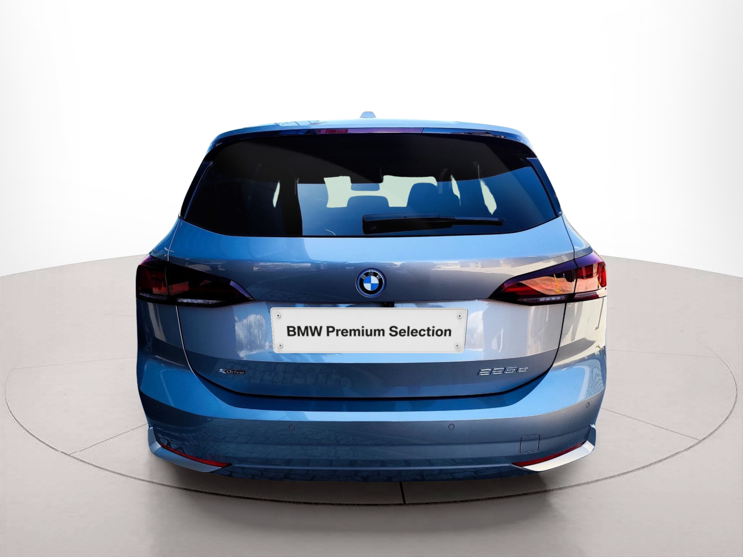 BMW Série 2 225xe Active Tourer color Gris. Año 2023. 180KW(245CV). Elétrico / Gasolina Híbrido. En concesionario Santogal Oeiras de Oeiras
