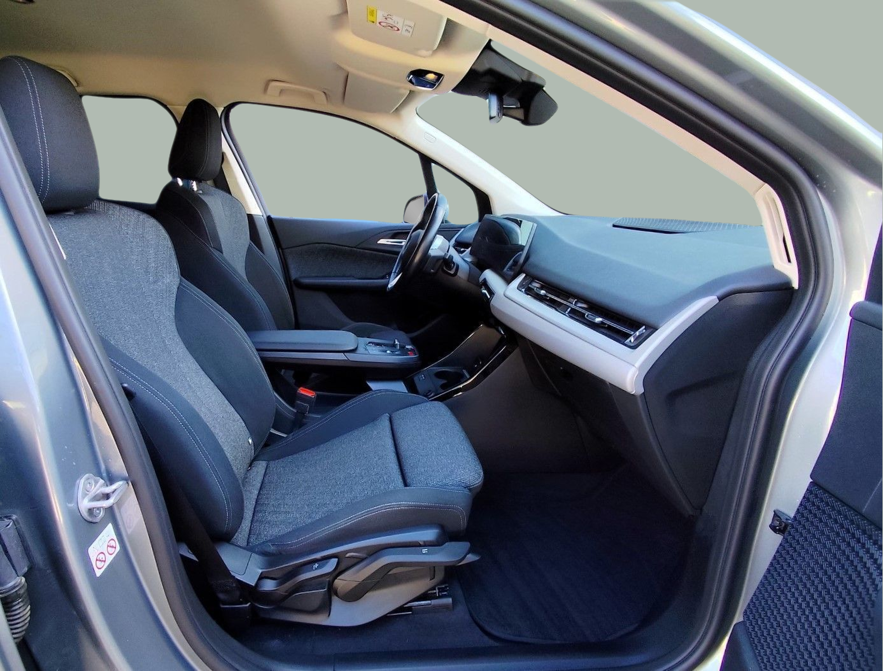 BMW Série 2 225xe Active Tourer color Gris. Año 2023. 180KW(245CV). Elétrico / Gasolina Híbrido. En concesionario Santogal Oeiras de Oeiras