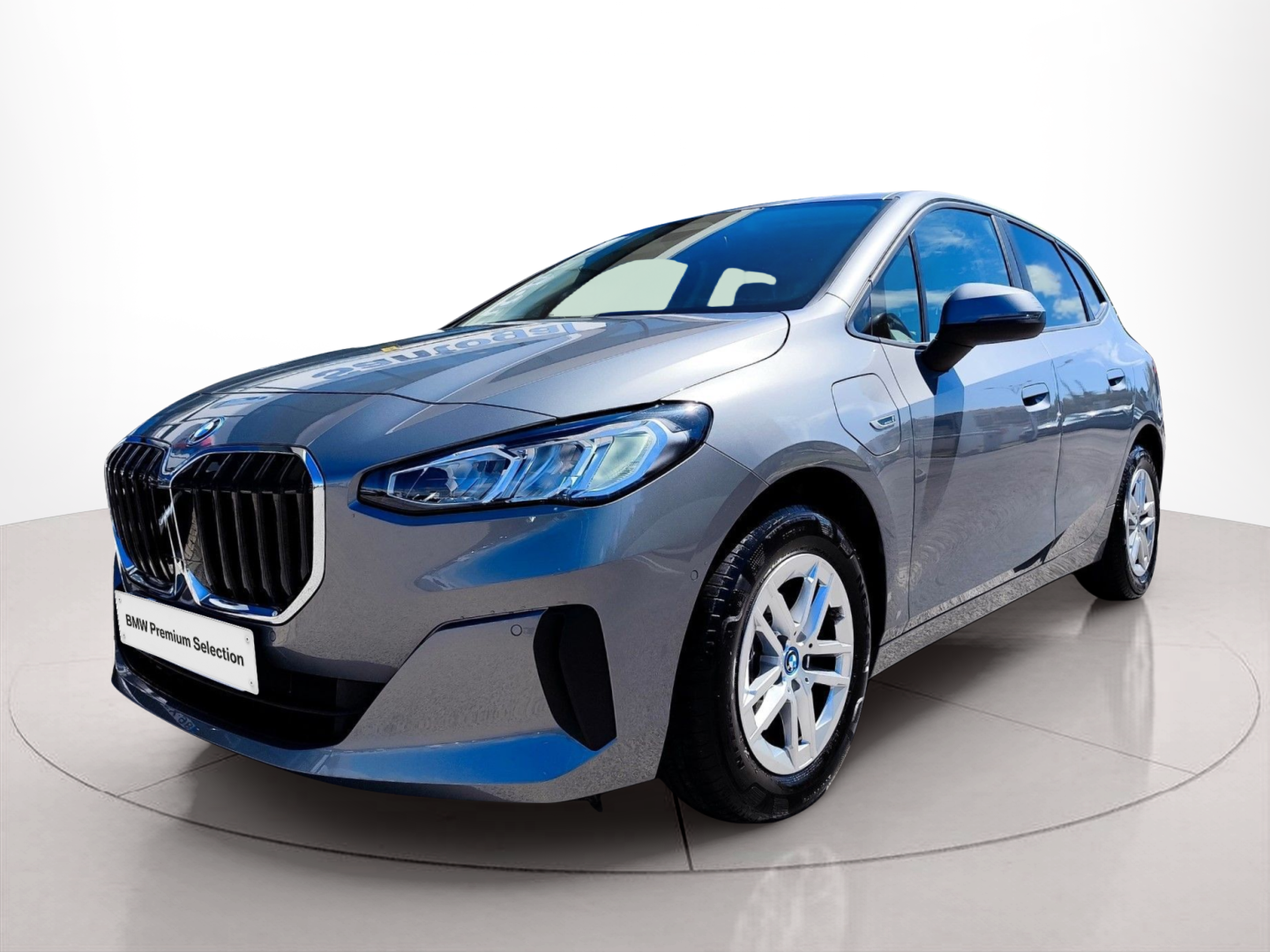 Fotos de BMW Série 2 225xe Active Tourer color Gris. Año 2023. 180KW(245CV). Elétrico / Gasolina Híbrido. En concesionario Santogal Oeiras de Oeiras