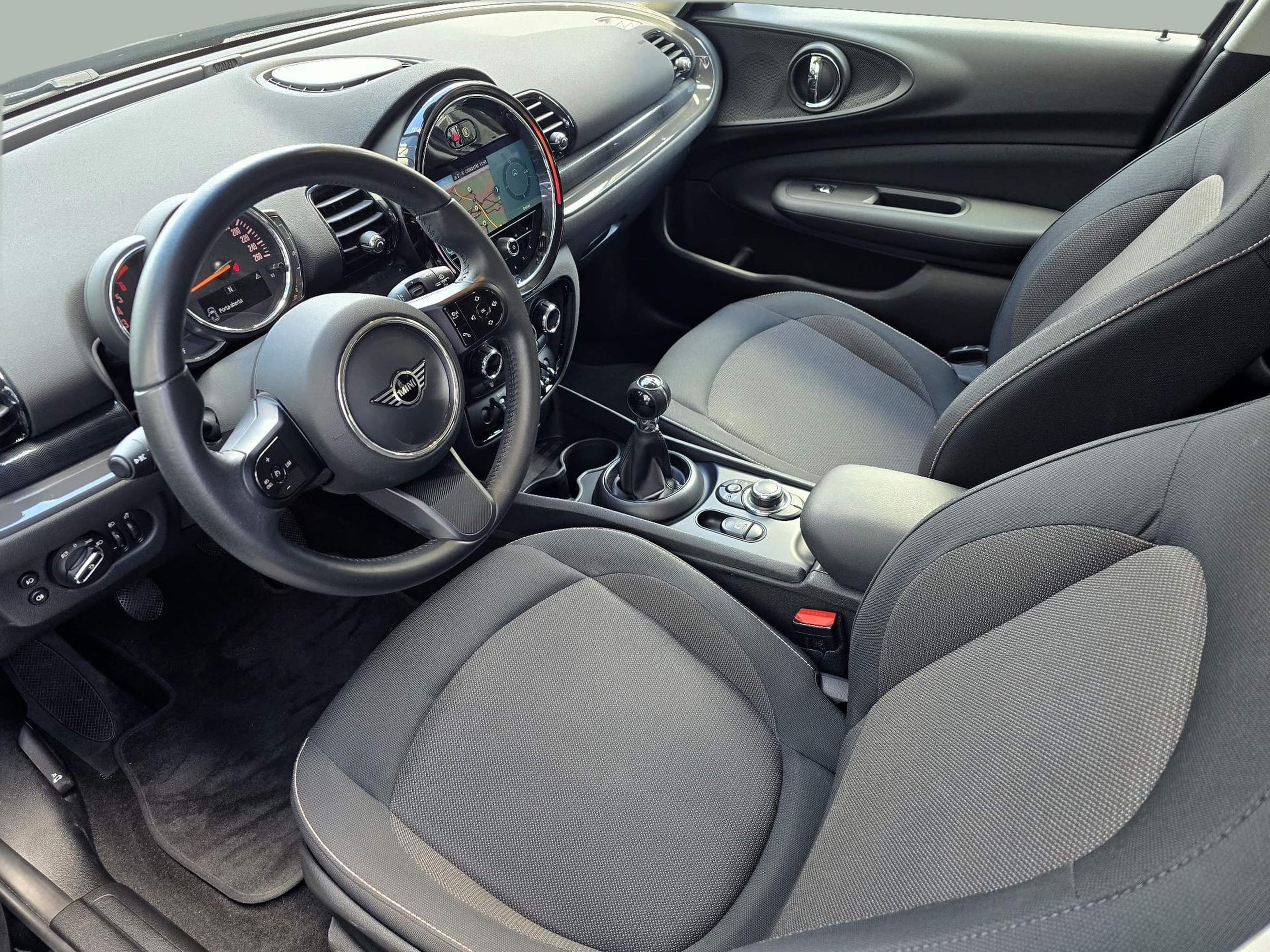 fotoG 6 del MINI MINI Clubman One D 85 kW (116 CV) 116cv Diesel de 2022 em Oeiras