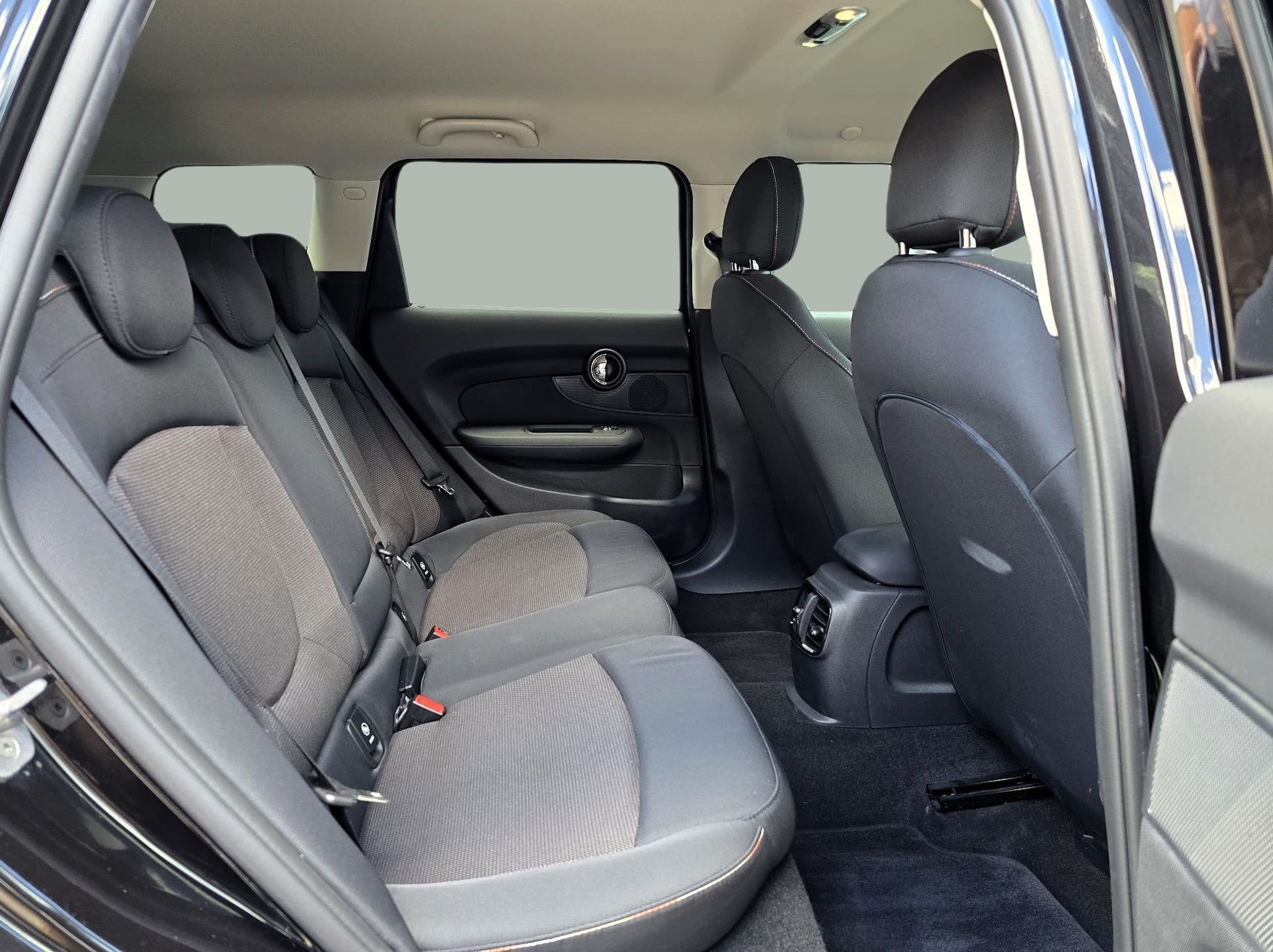 fotoG 8 del MINI MINI Clubman One D 85 kW (116 CV) 116cv Diesel de 2022 em Oeiras
