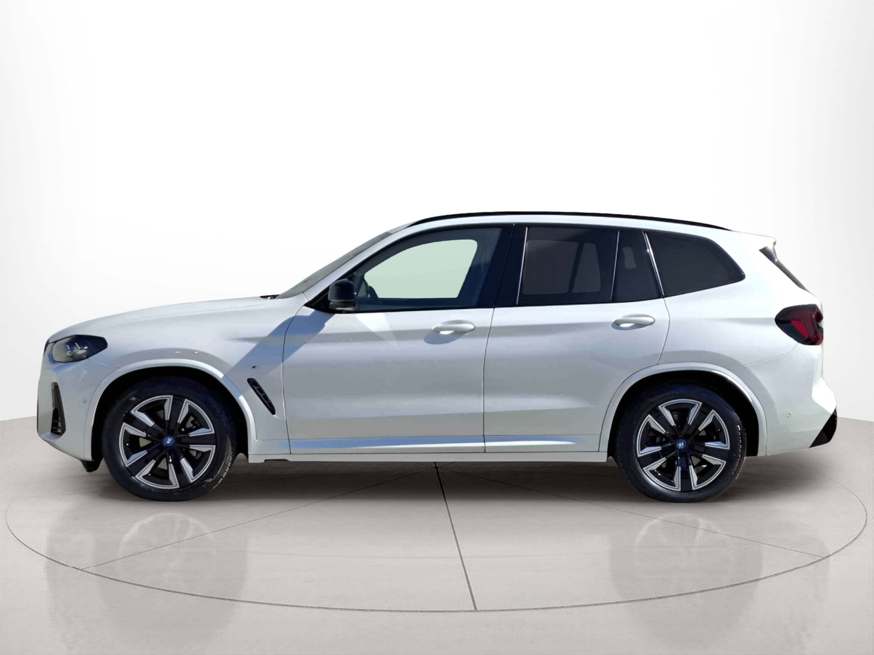 Fotos de BMW iX3 iX3 80 kWh color Blanco. Año 2023. 210KW(286CV). Elétrico. En concesionario Santogal Praça de Espanha - Lisboa de Lisboa