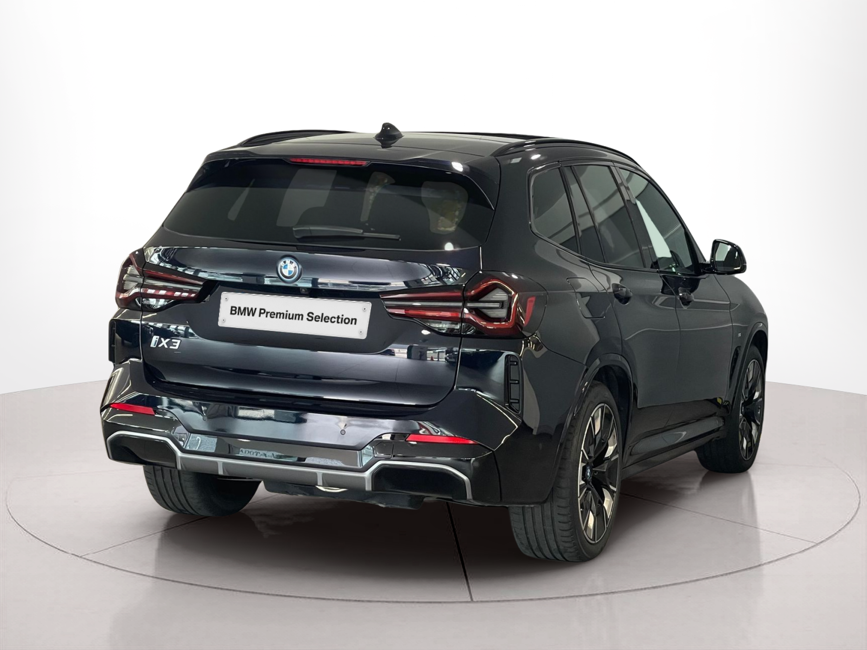 BMW iX3 iX3 80 kWh color Negro. Año 2024. 210KW(286CV). Elétrico. En concesionario Santogal Carnaxide de Oeiras