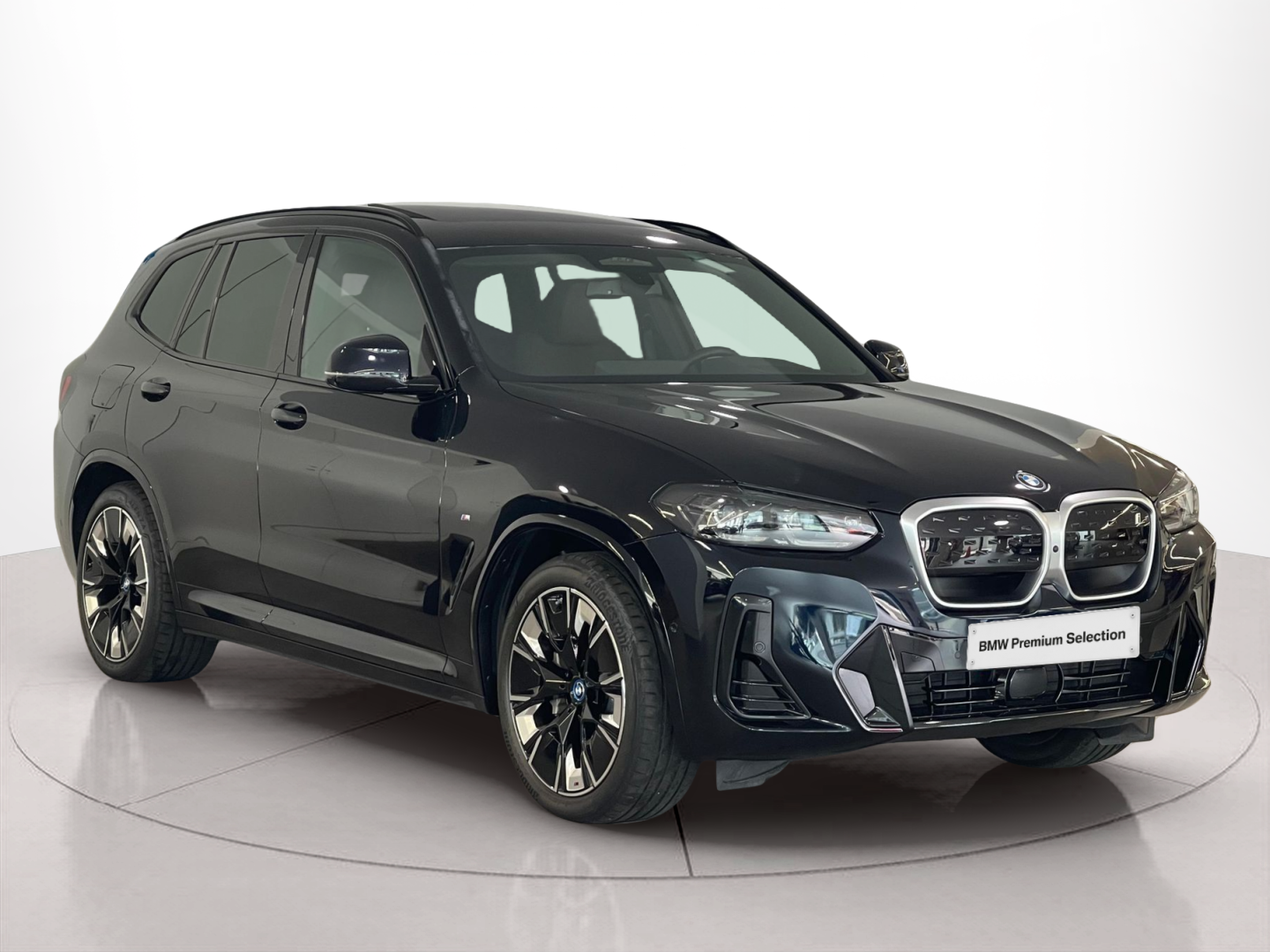 BMW iX3 iX3 80 kWh color Negro. Año 2024. 210KW(286CV). Elétrico. En concesionario Santogal Carnaxide de Oeiras