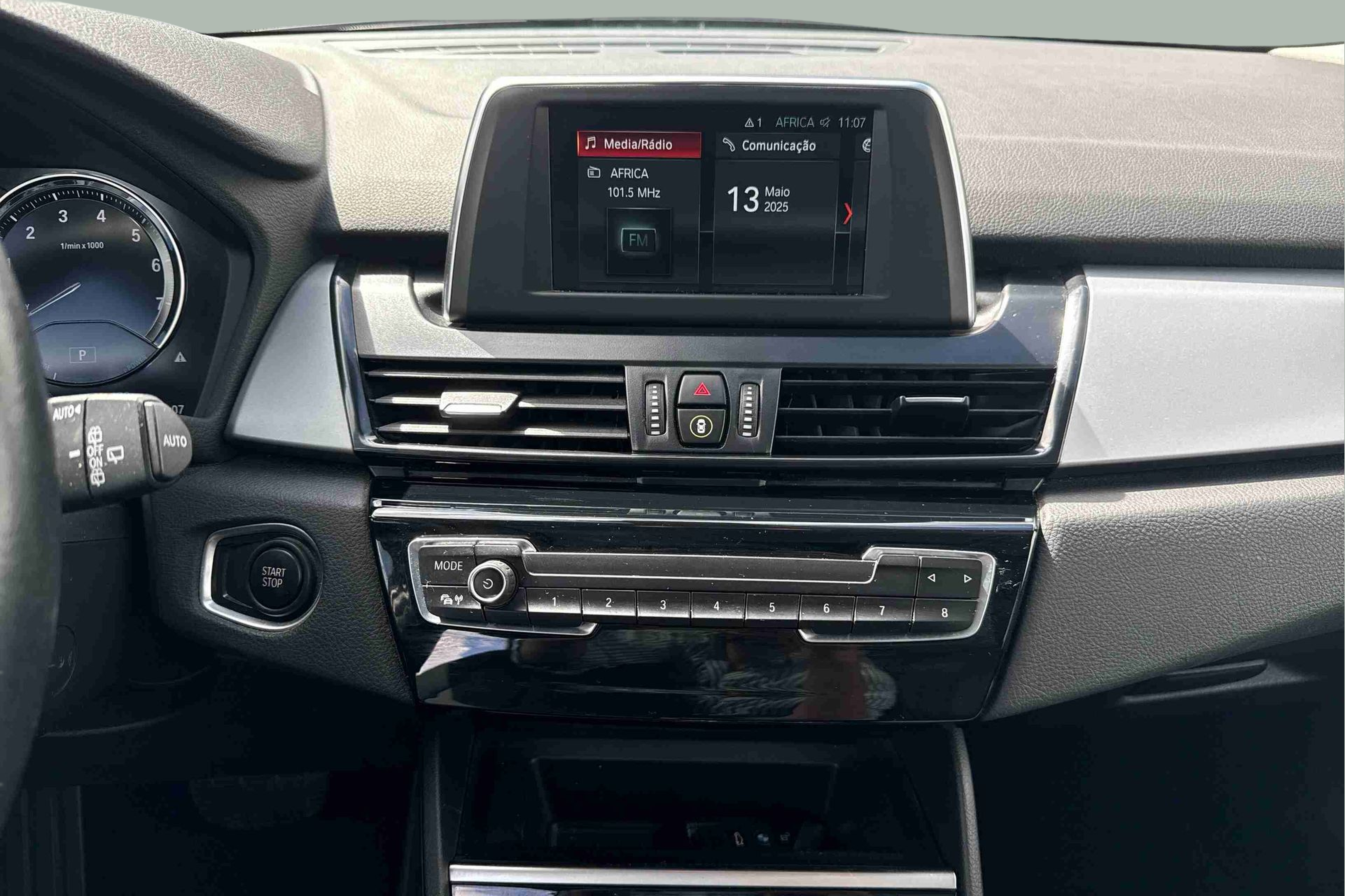 BMW Série 2 225xe Active Tourer color Negro. Año 2020. 165KW(224CV). Elétrico / Gasolina Híbrido. En concesionario Santogal Praça de Espanha - Lisboa de Lisboa